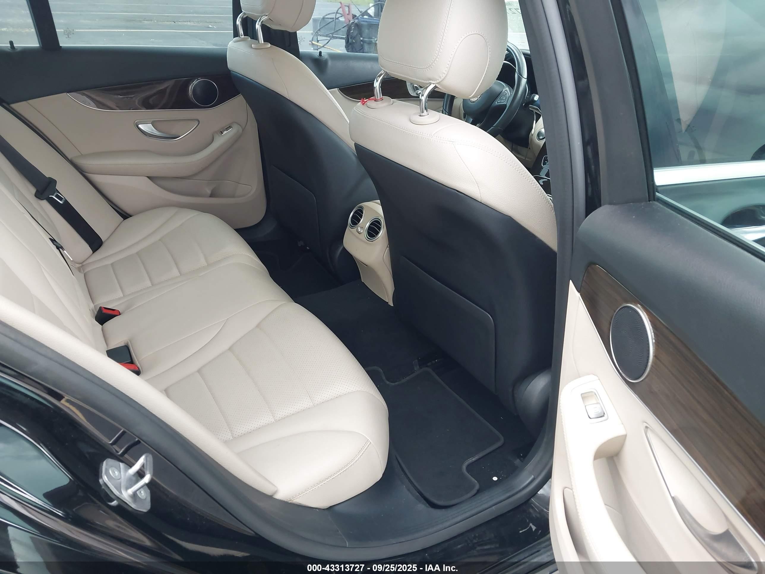 2018 Mercedes-benz C 300   Черный vin: WDDWF4JB1JR422958