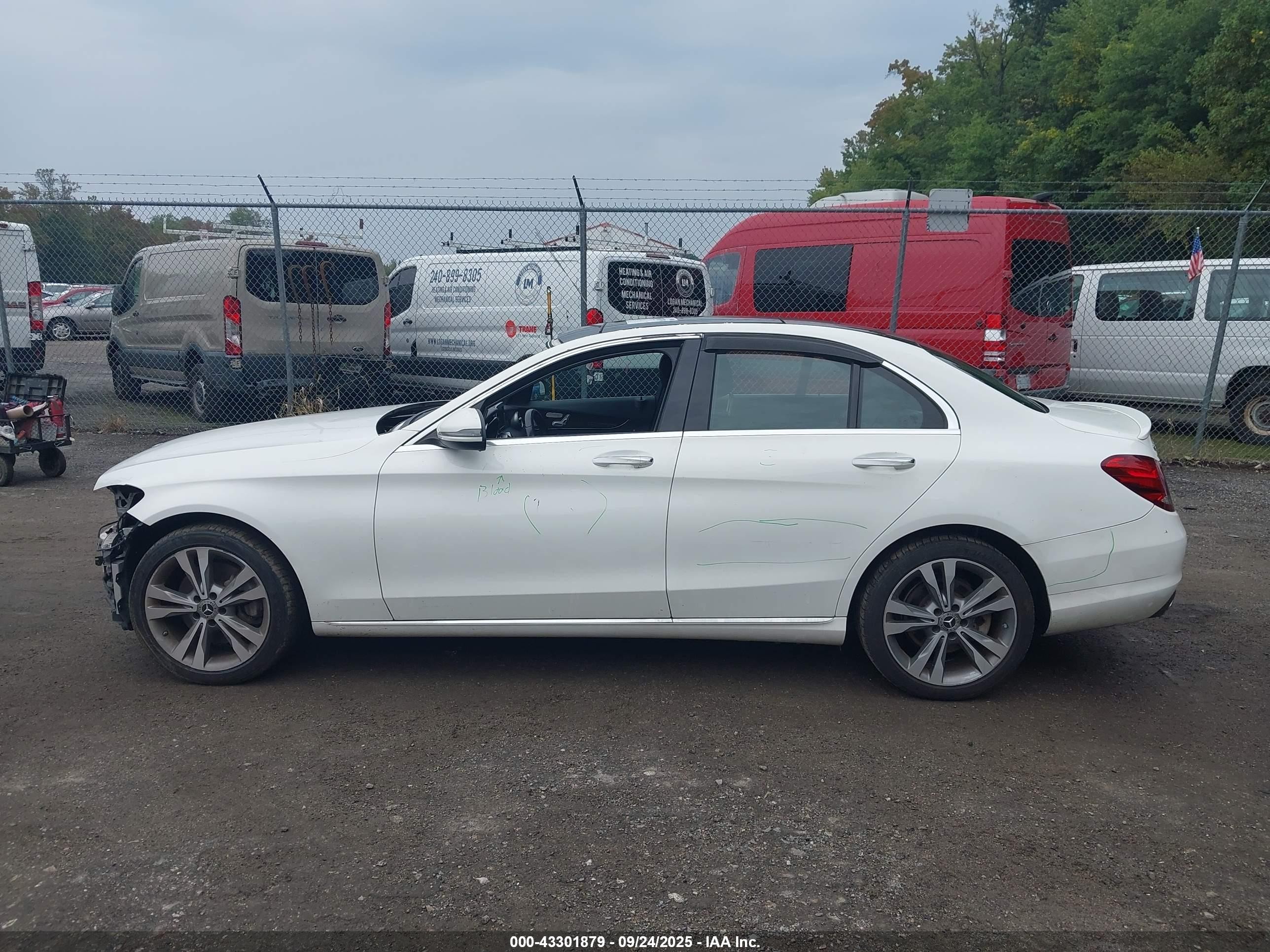 2018 Mercedes-benz C 300 4matic White vin: WDDWF4KB9JR405016