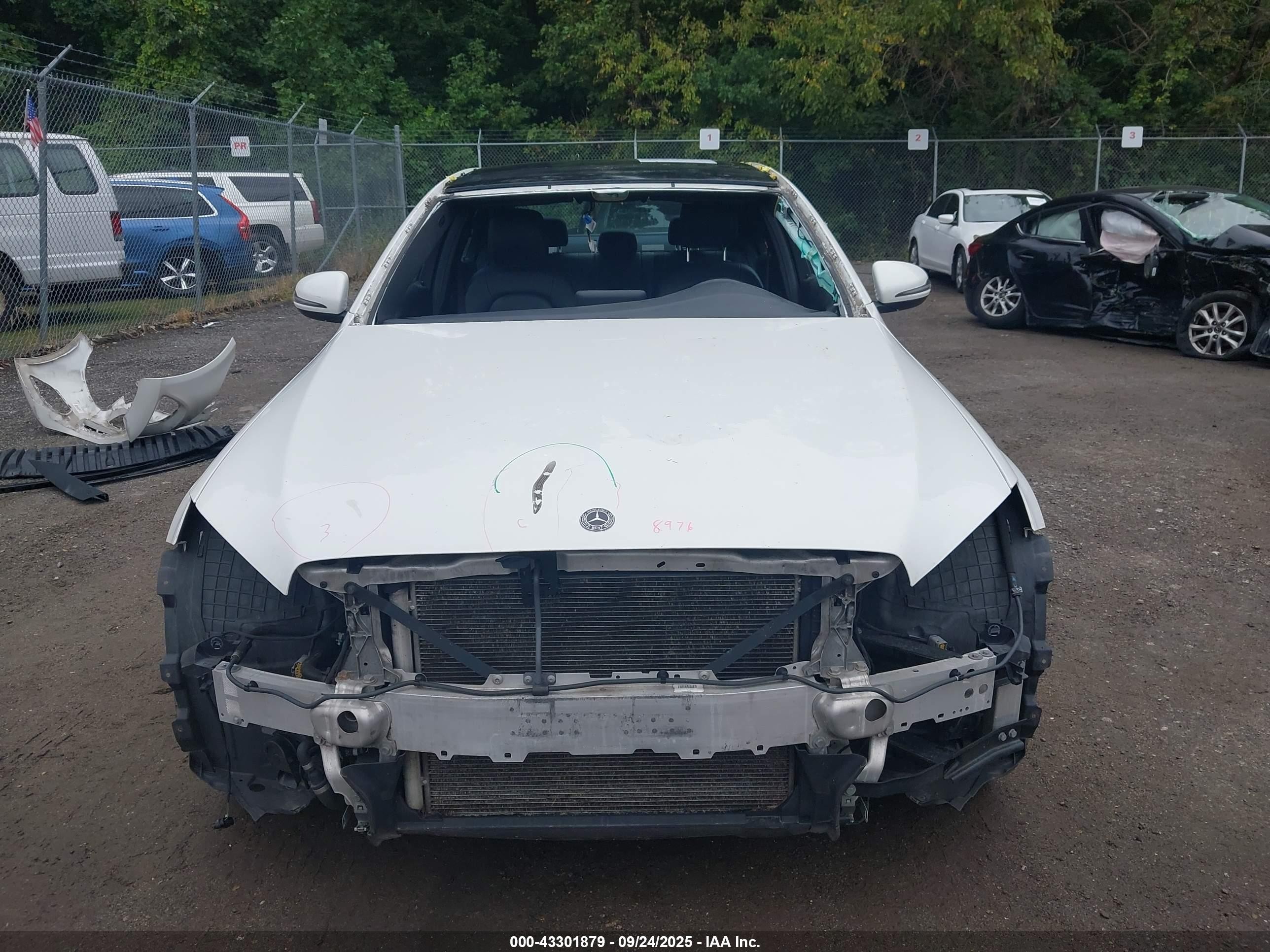 2018 Mercedes-benz C 300 4matic White vin: WDDWF4KB9JR405016
