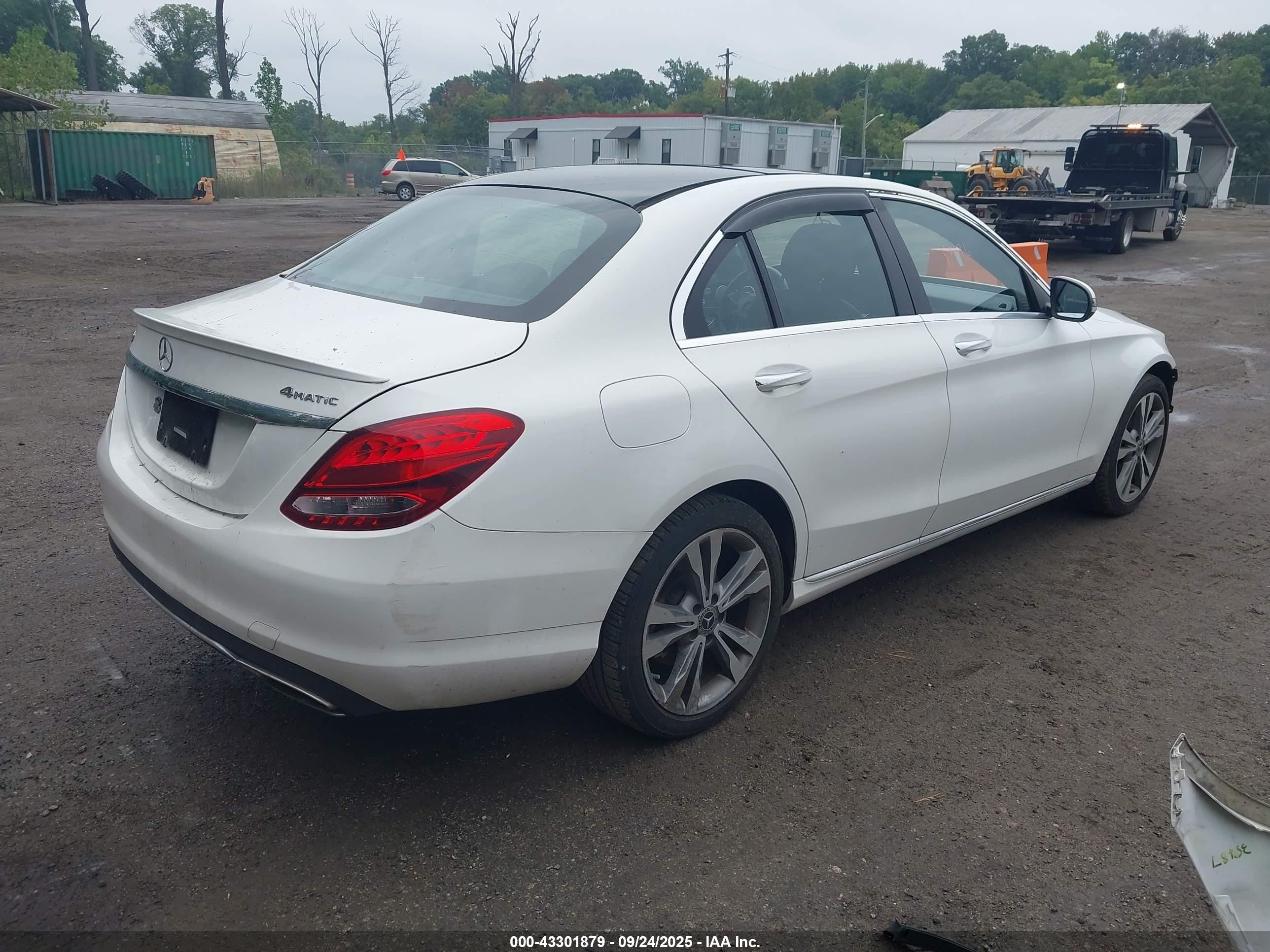 2018 Mercedes-benz C 300 4matic White vin: WDDWF4KB9JR405016