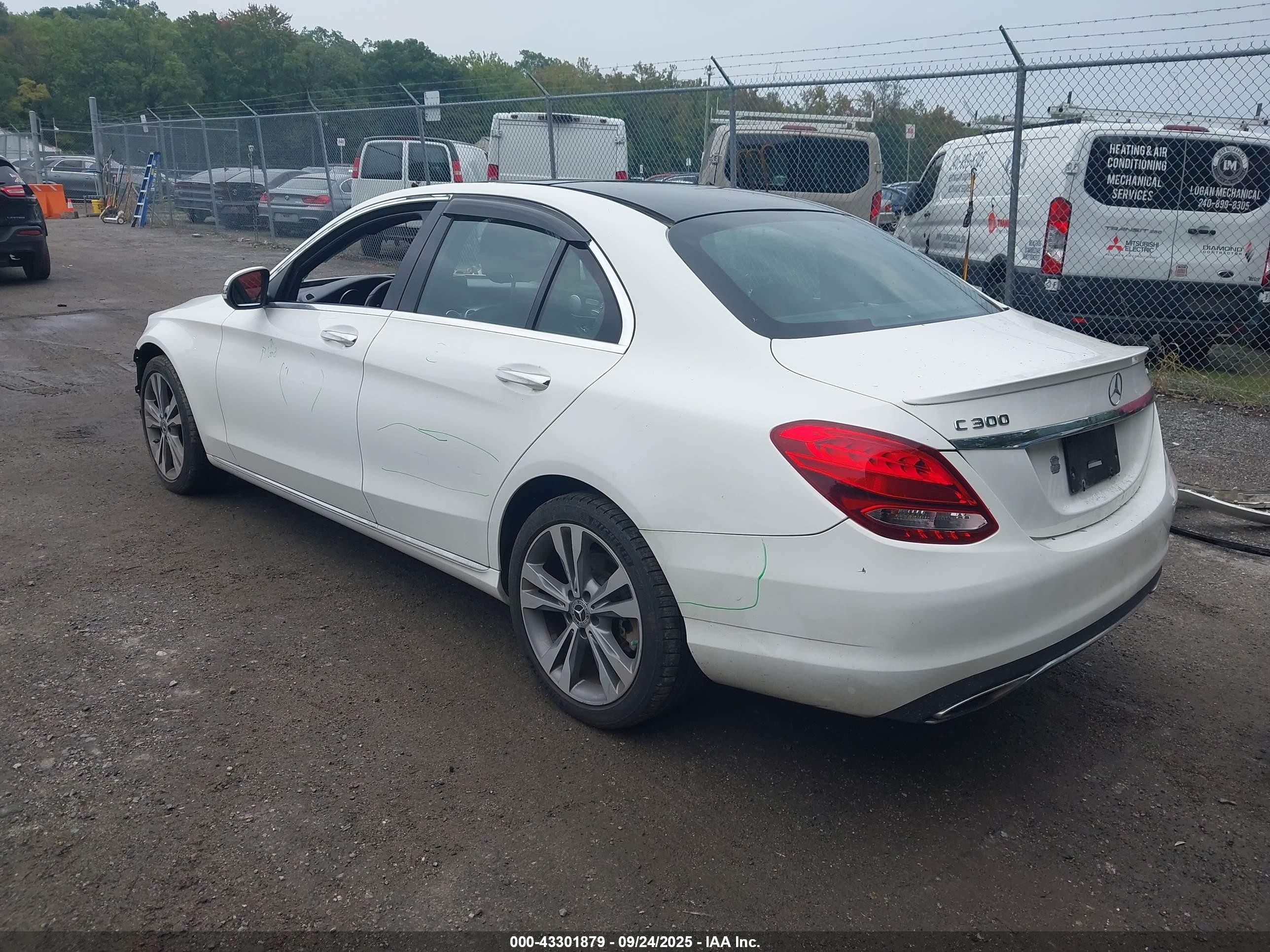 2018 Mercedes-benz C 300 4matic White vin: WDDWF4KB9JR405016
