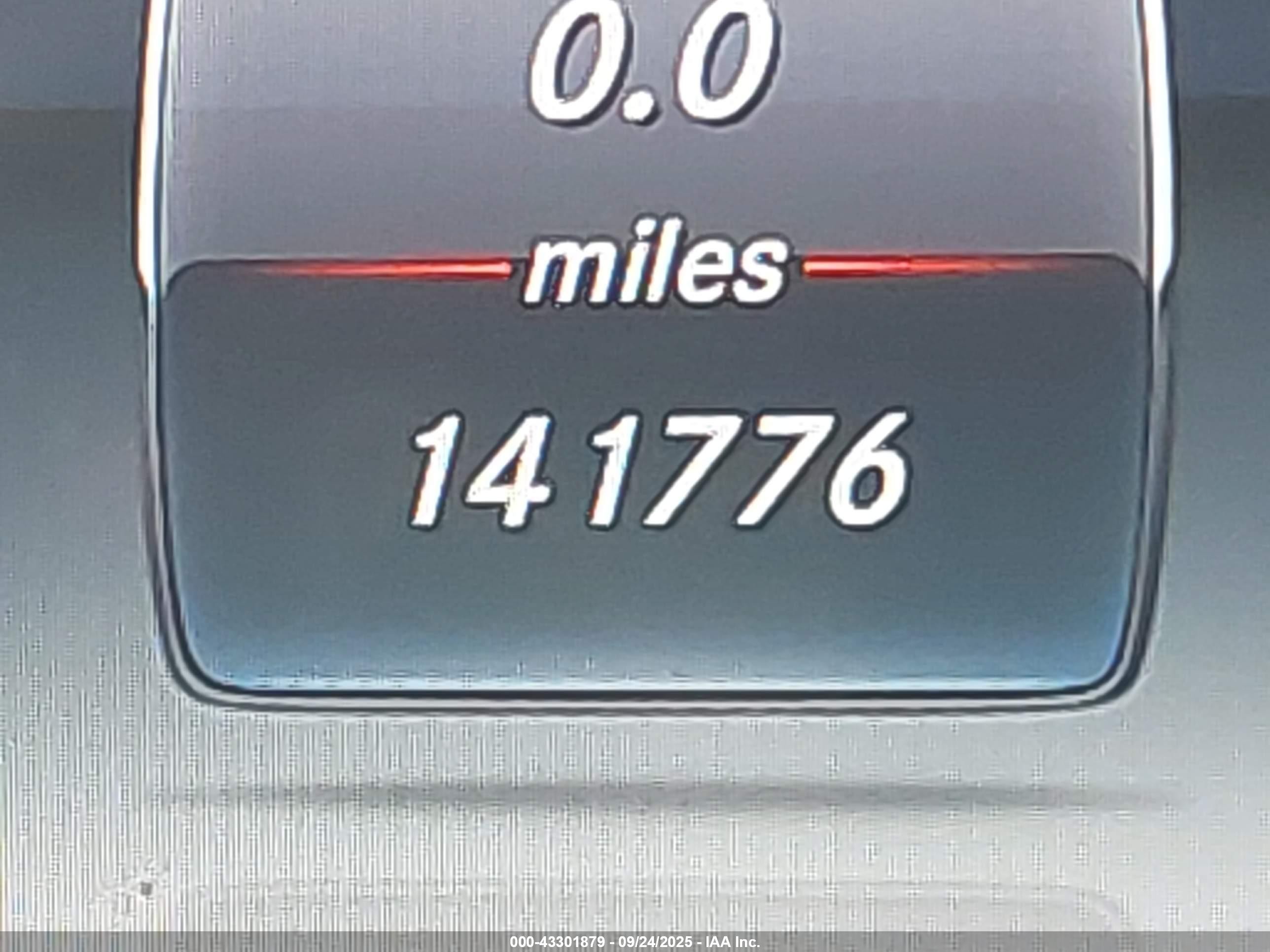 2018 Mercedes-benz C 300 4matic White vin: WDDWF4KB9JR405016