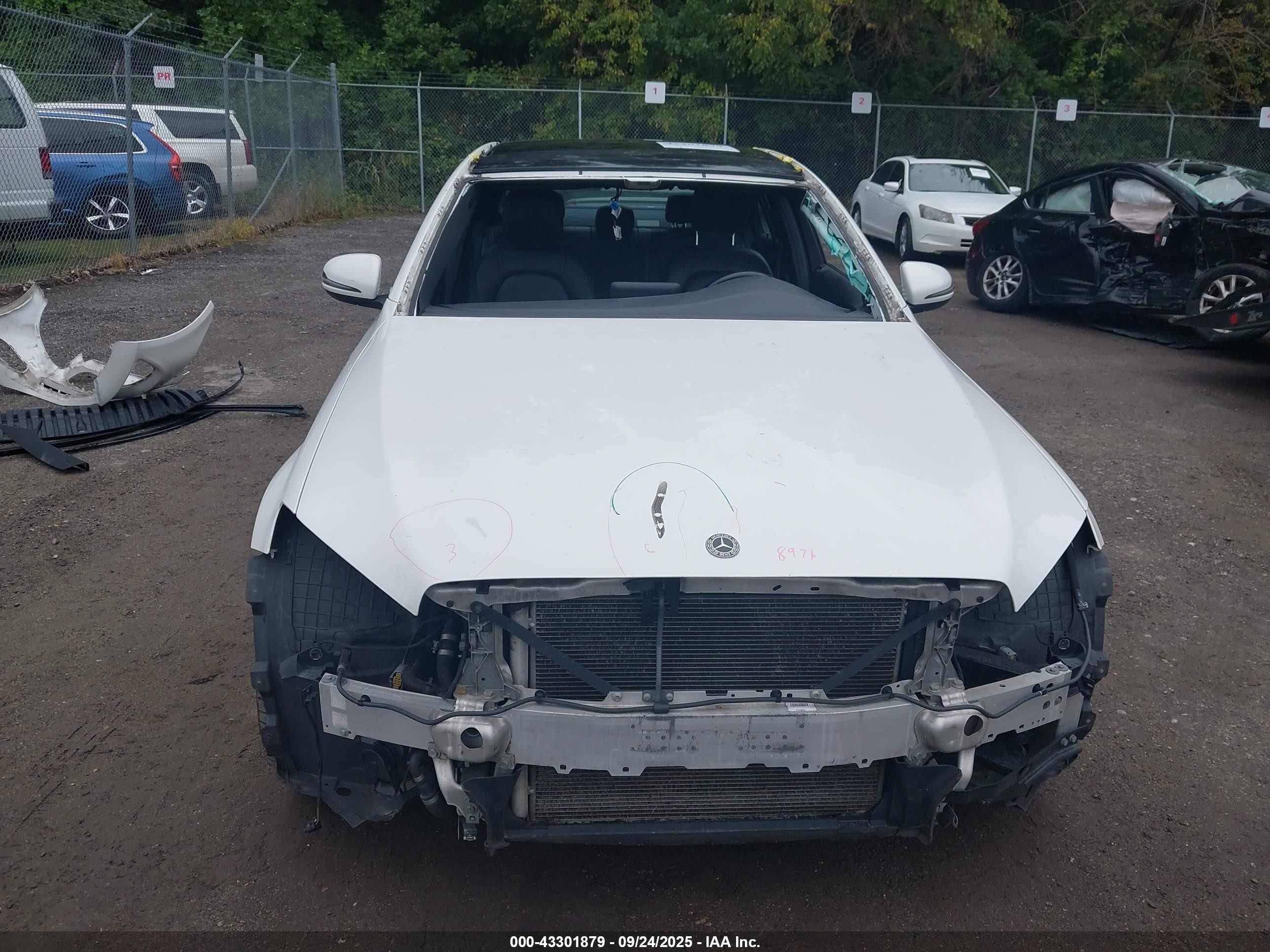 2018 Mercedes-benz C 300 4matic White vin: WDDWF4KB9JR405016
