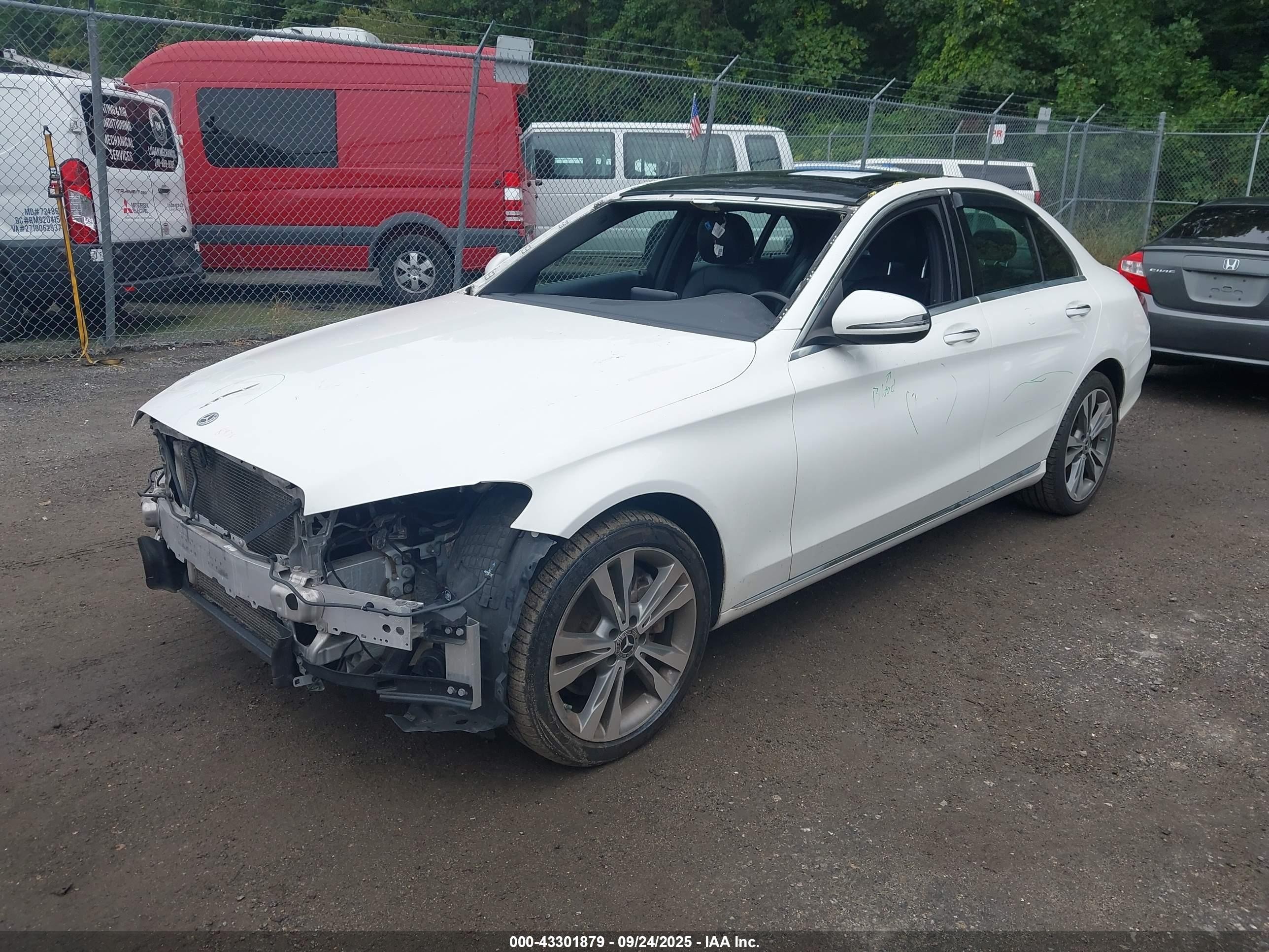 2018 Mercedes-benz C 300 4matic White vin: WDDWF4KB9JR405016