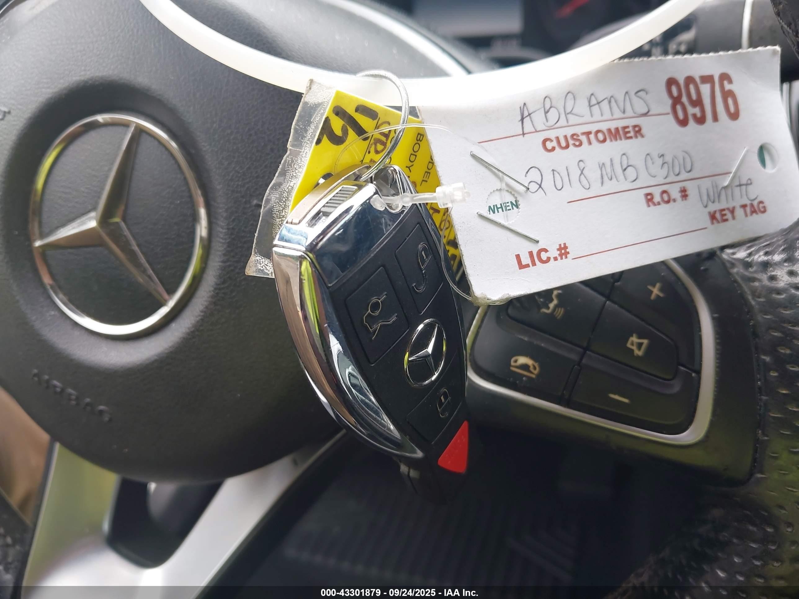2018 Mercedes-benz C 300 4matic White vin: WDDWF4KB9JR405016