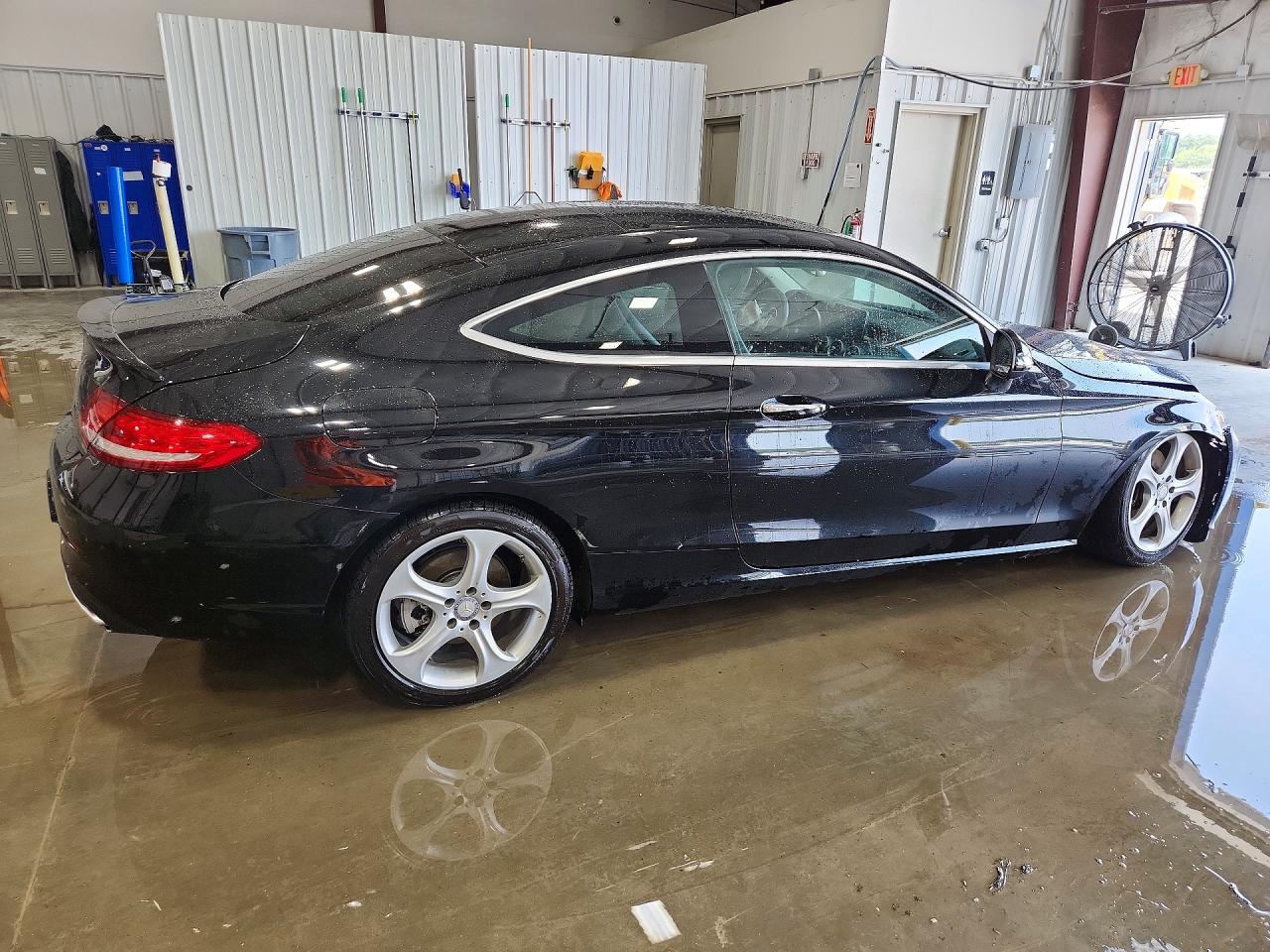 2017 Mercedes-benz C 300 Черный vin: WDDWJ4JB1HF355739
