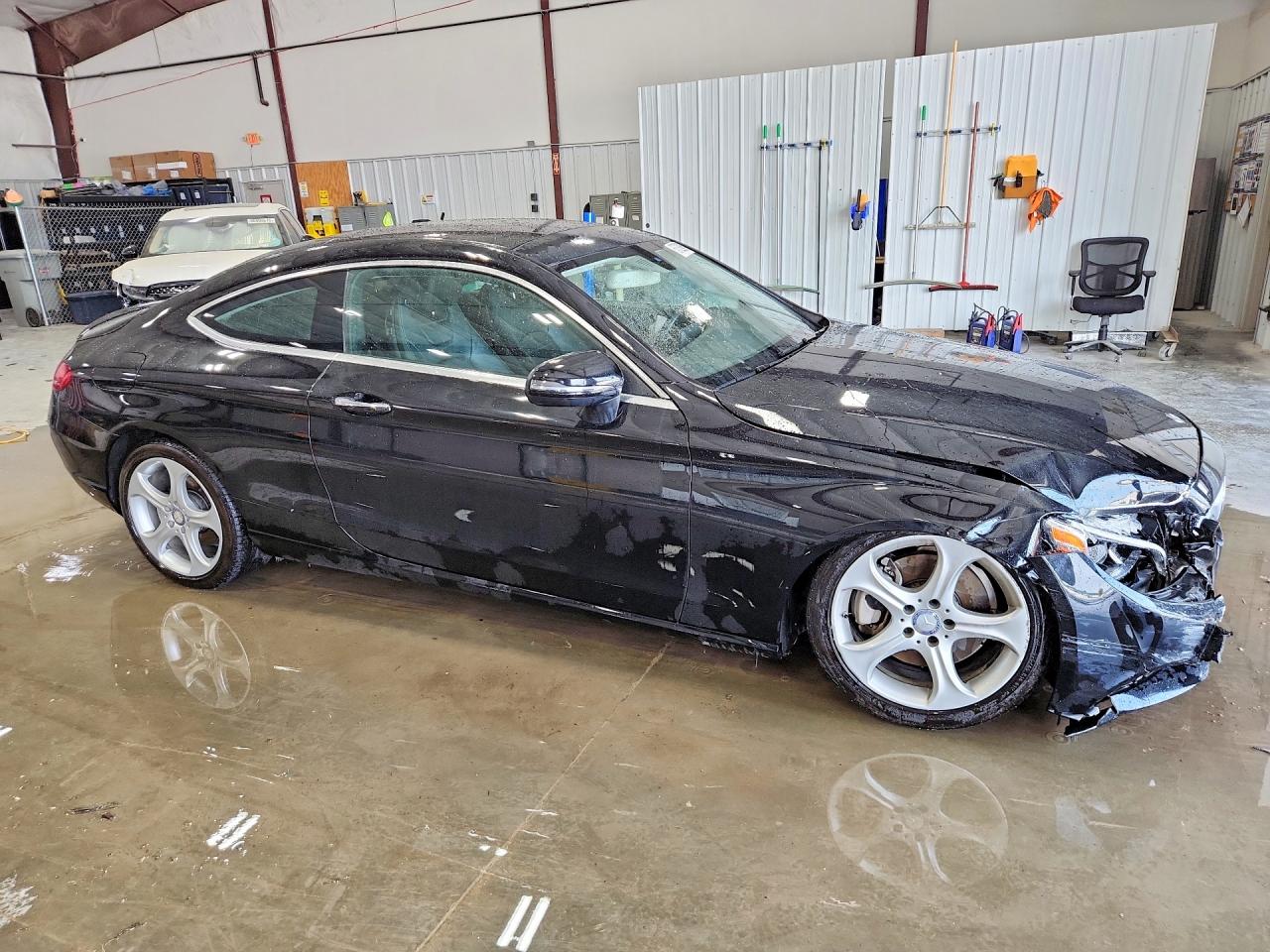 2017 Mercedes-benz C 300 Черный vin: WDDWJ4JB1HF355739