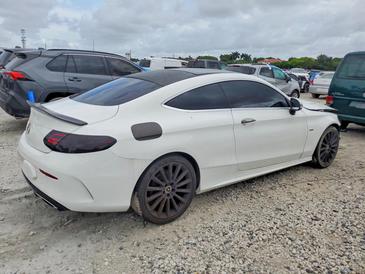 2019 Mercedes-benz C 300 White vin: WDDWJ8DB3KF851782