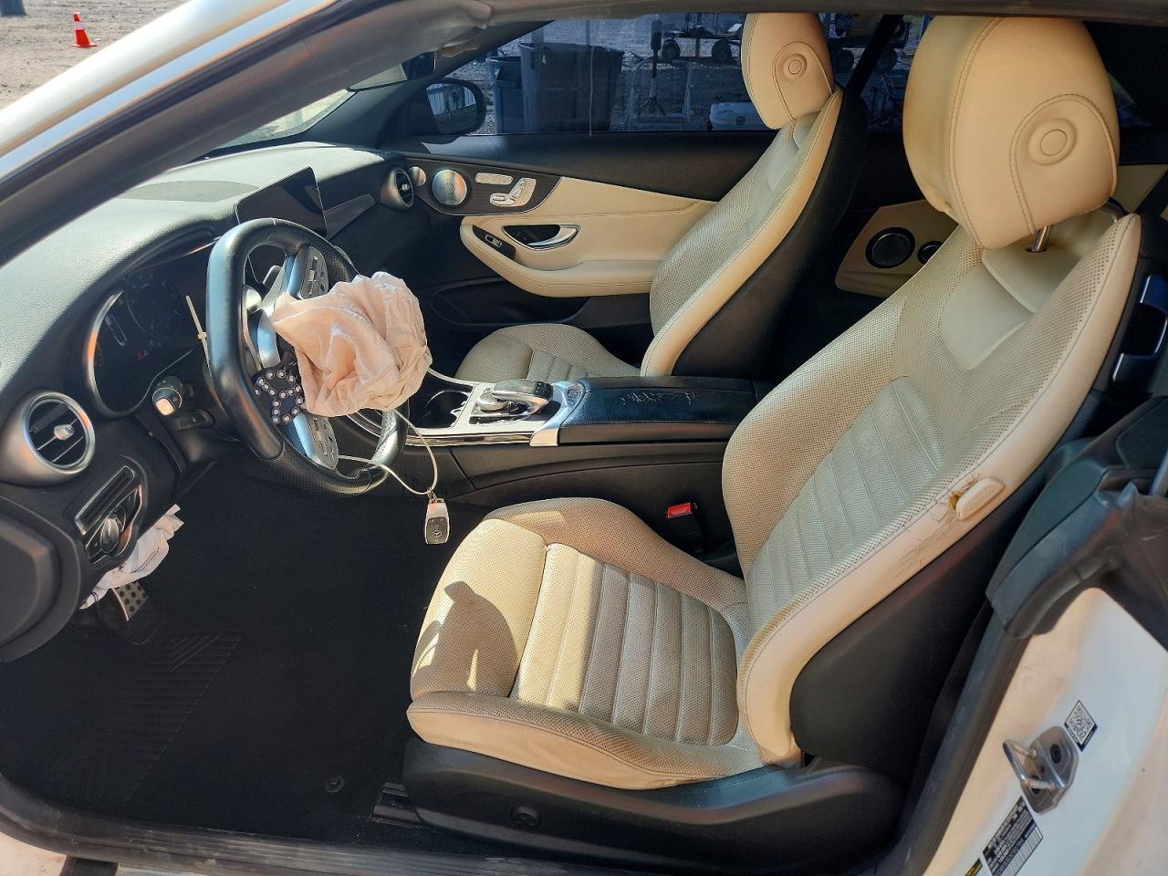 2019 Mercedes-benz C 300 White vin: WDDWK8DB2KF807964