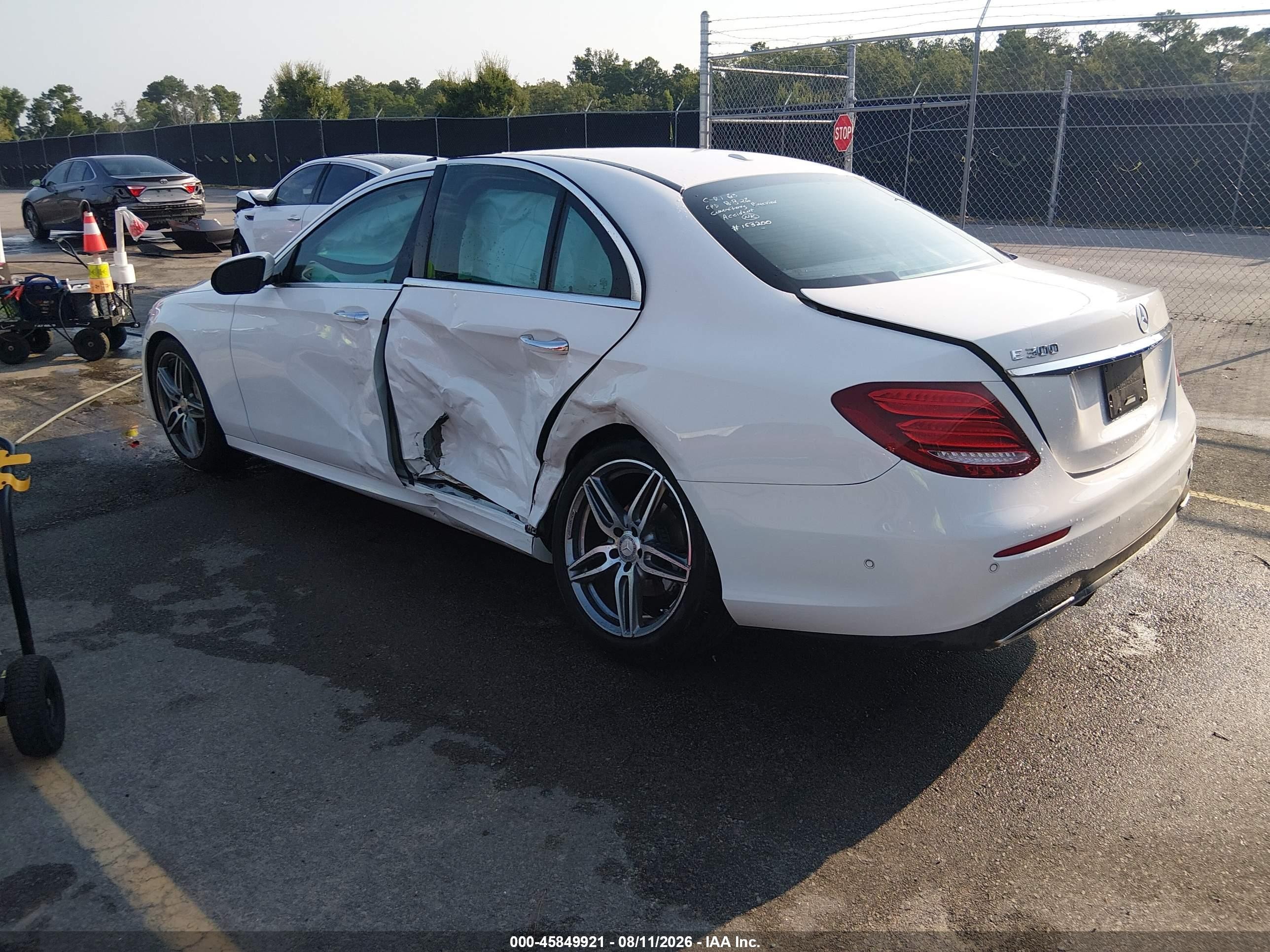 2017 Mercedes-benz E 300   White vin: WDDZF4JB1HA204072