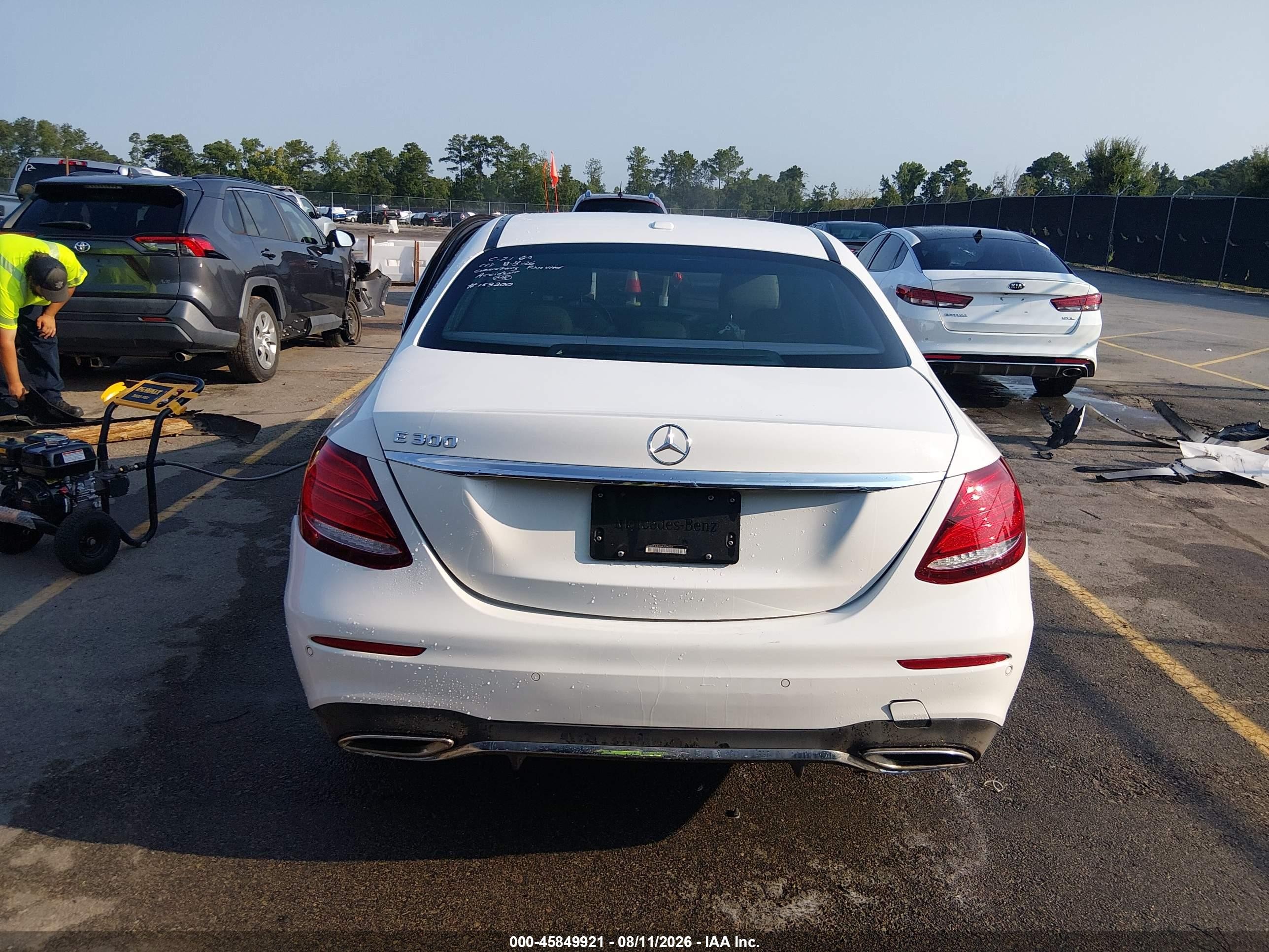 2017 Mercedes-benz E 300   White vin: WDDZF4JB1HA204072