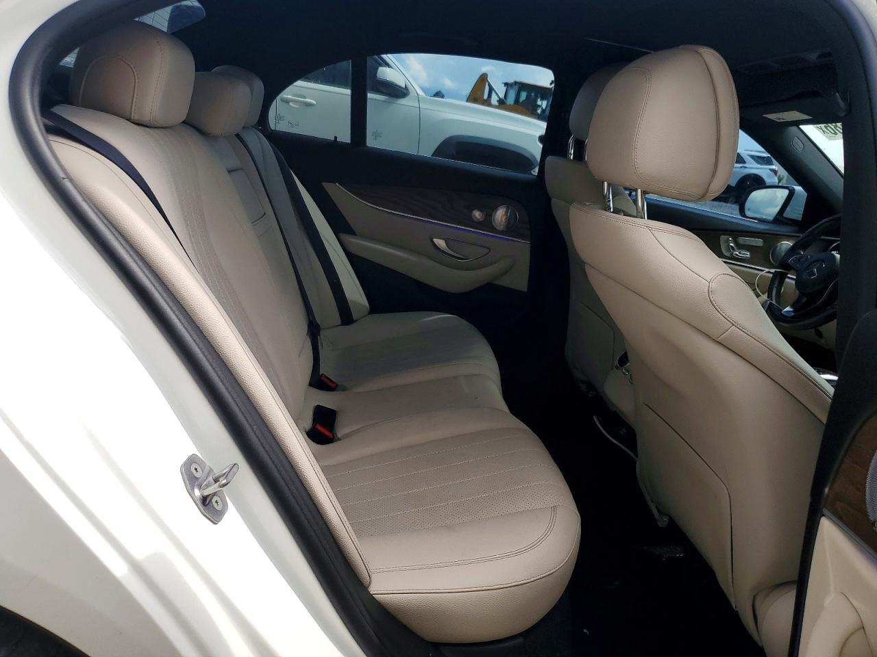 2017 Mercedes-benz E 300 White vin: WDDZF4JB1HA204766
