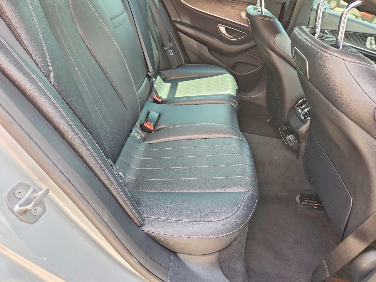 2018 Mercedes-benz E 300 Silver vin: WDDZF4JB1JA394106