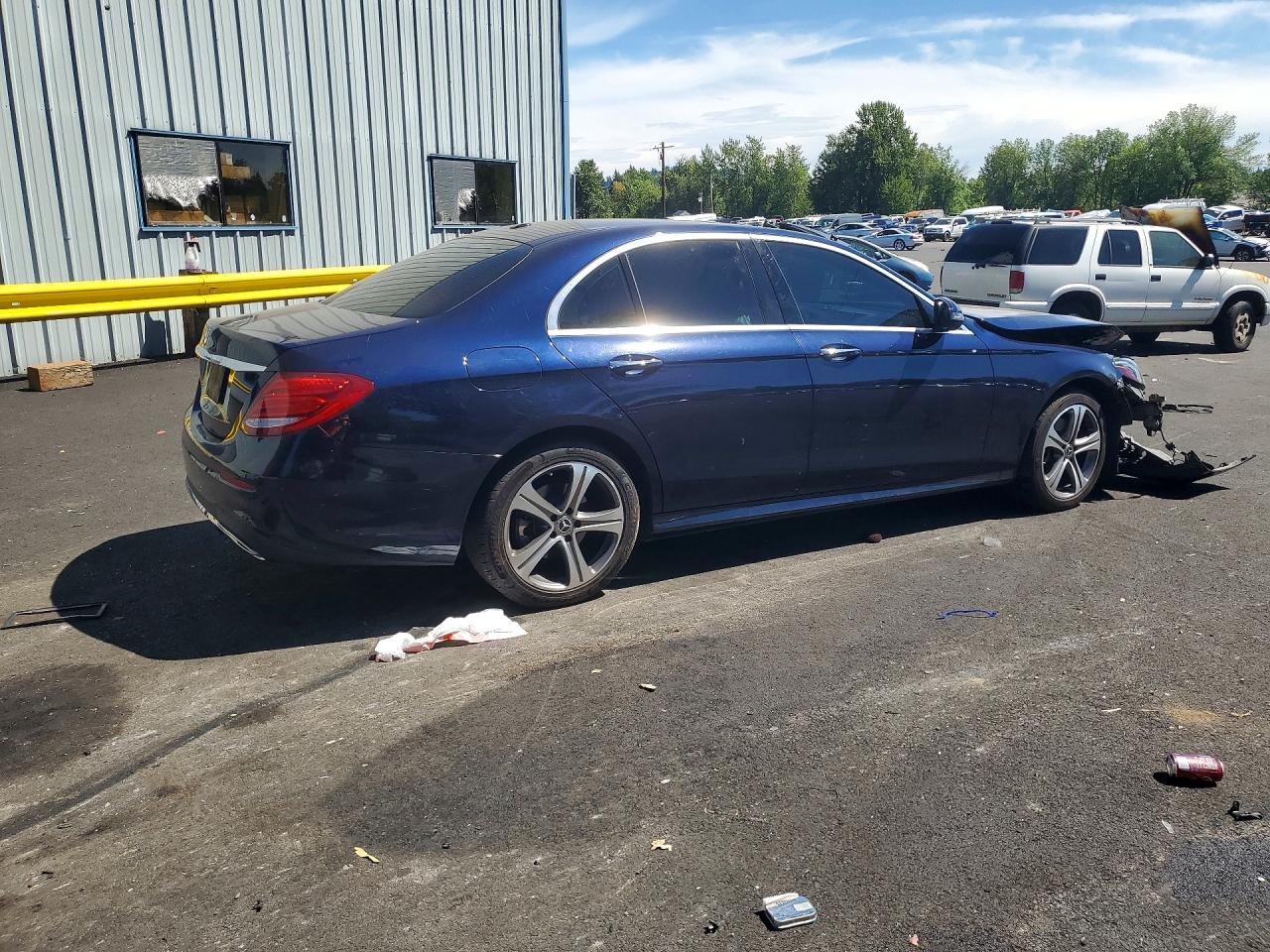 2018 Mercedes-benz E 300 Синий vin: WDDZF4JB1JA446432