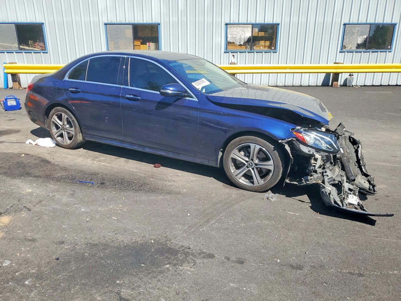 2018 Mercedes-benz E 300 Синий vin: WDDZF4JB1JA446432