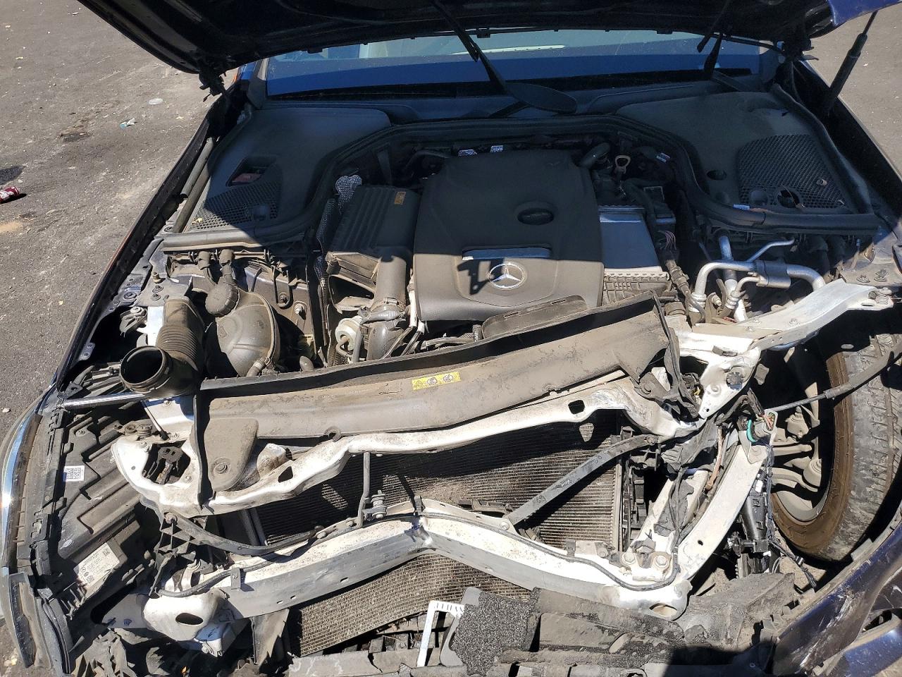2018 Mercedes-benz E 300 Синий vin: WDDZF4JB1JA446432