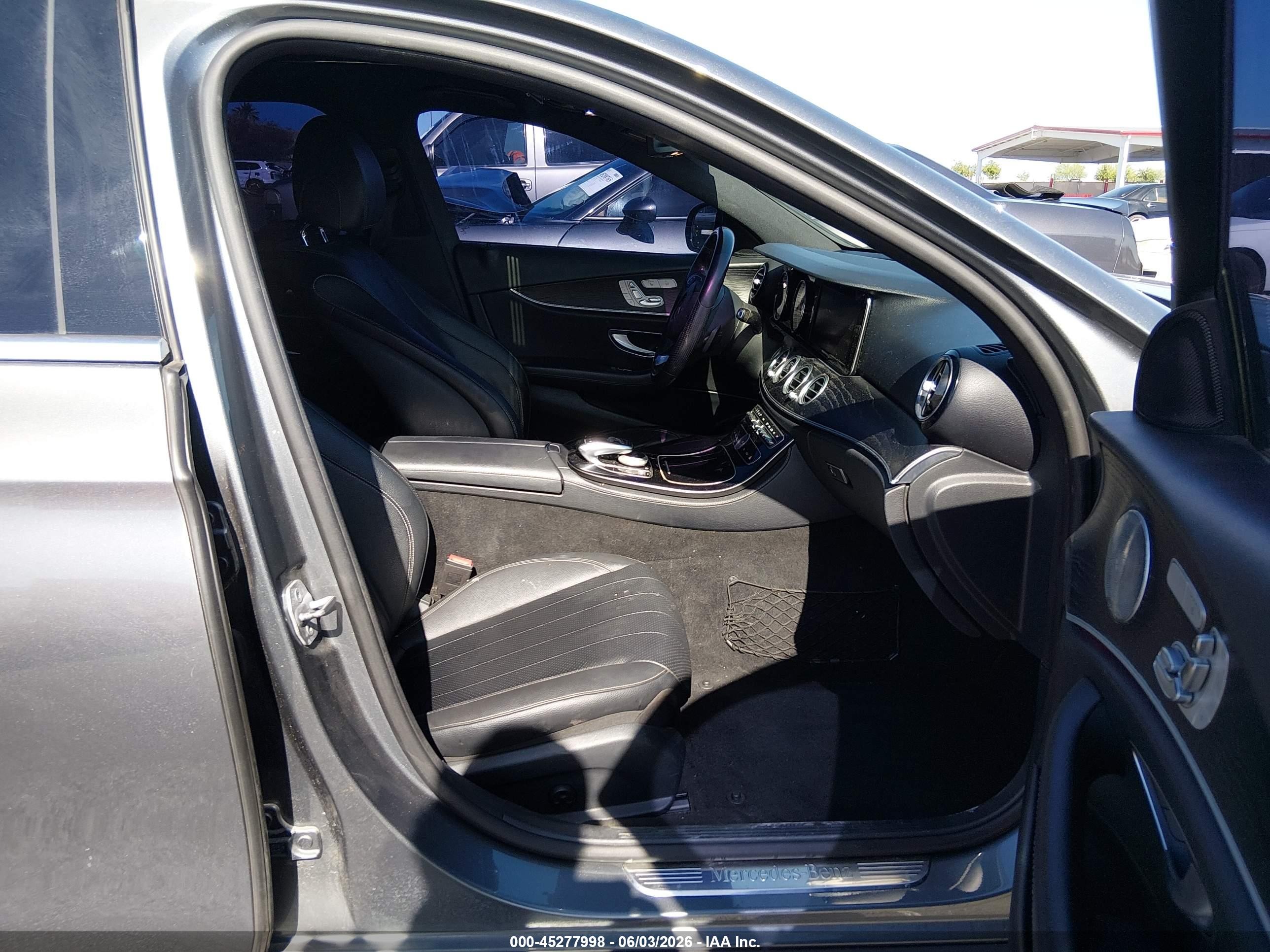 2017 Mercedes-benz E 300   Серый vin: WDDZF4JB4HA024732