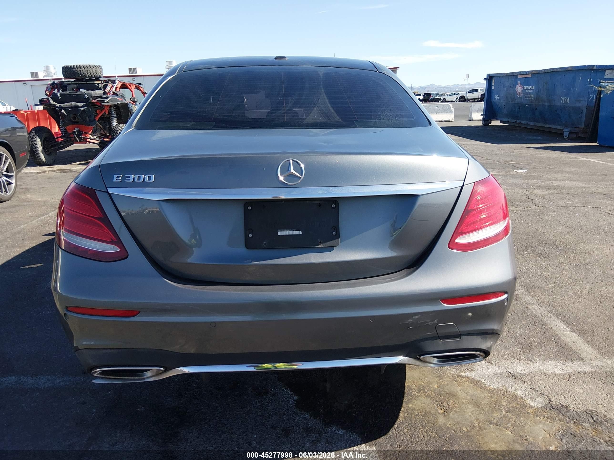 2017 Mercedes-benz E 300   Серый vin: WDDZF4JB4HA024732