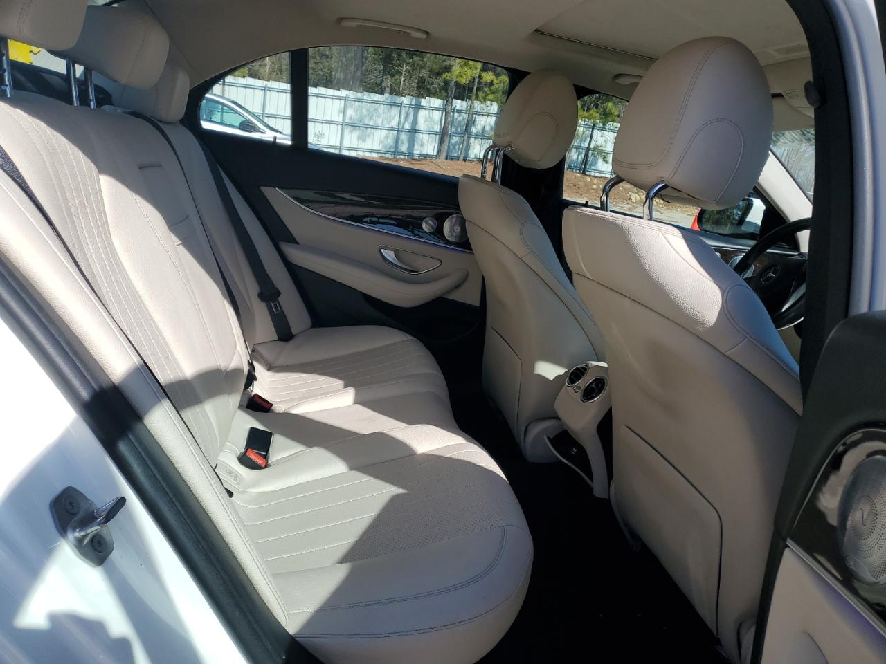 2017 Mercedes-benz E 300 White vin: WDDZF4JB4HA098698