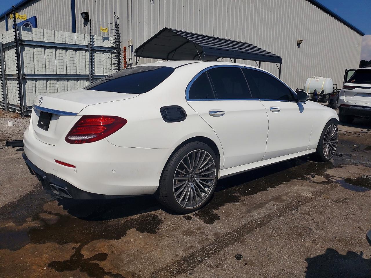 2017 Mercedes-benz E 300 White vin: WDDZF4JB4HA098698