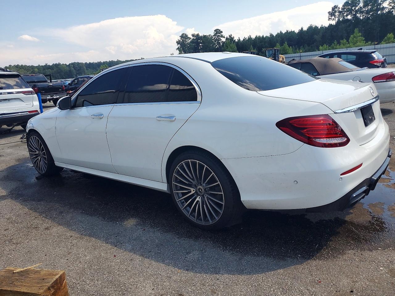 2017 Mercedes-benz E 300 White vin: WDDZF4JB4HA098698
