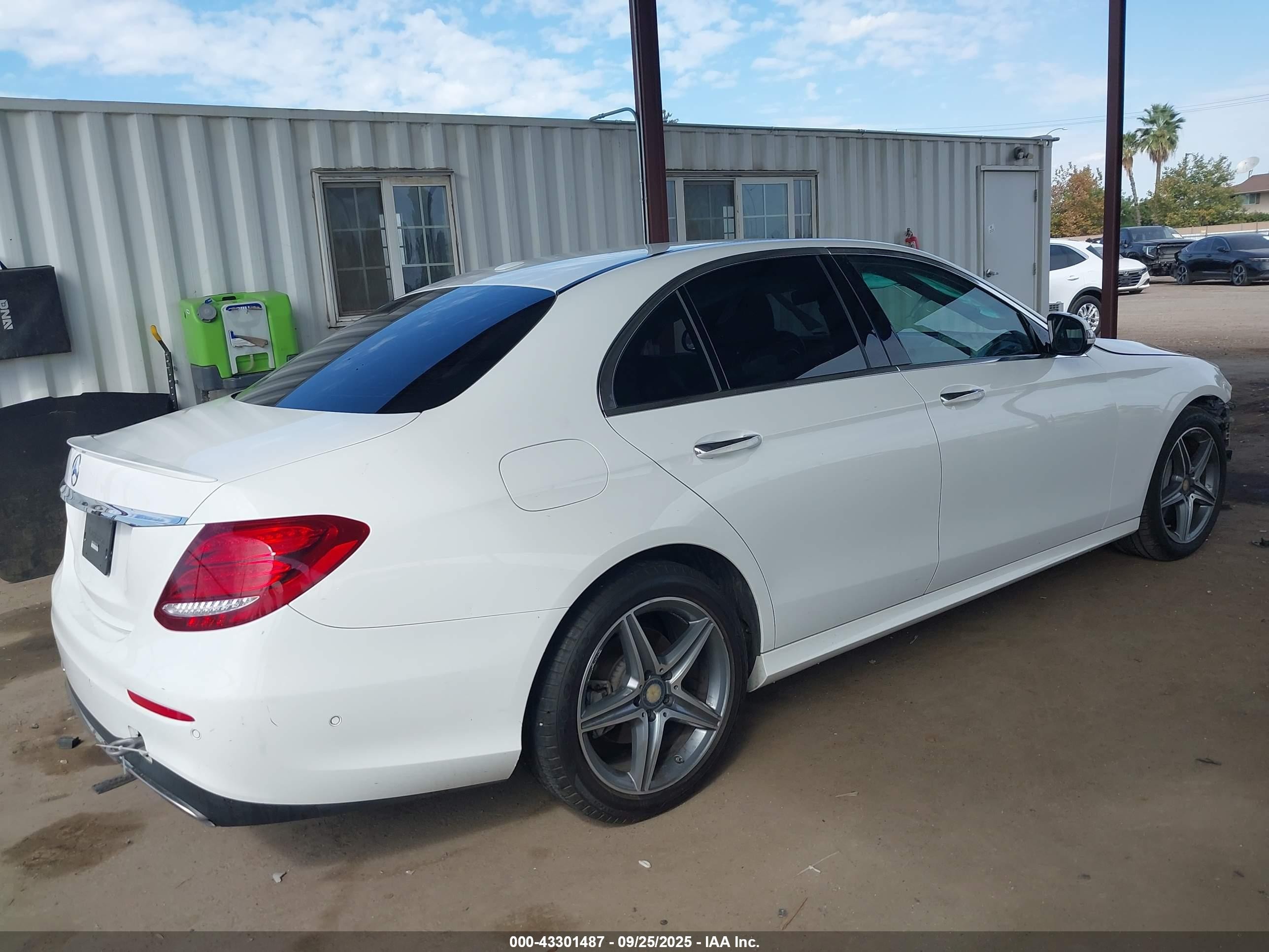 2018 Mercedes-benz E 300   White vin: WDDZF4JB5JA388115