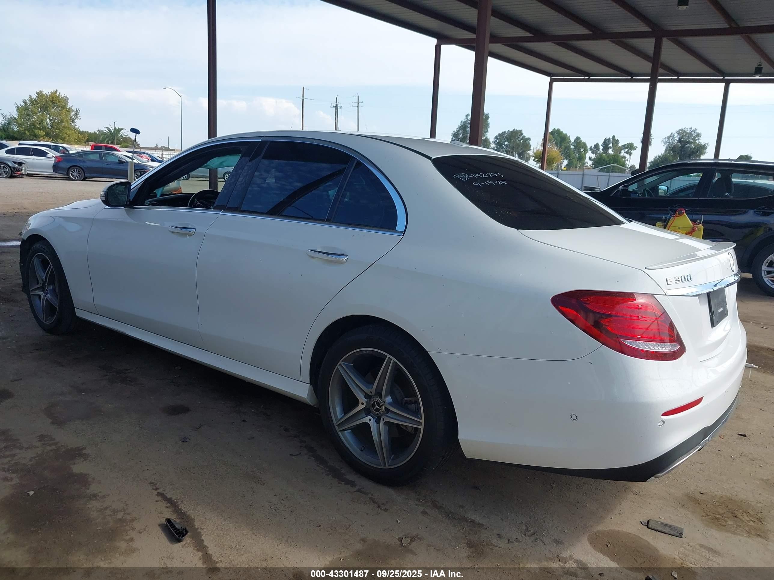2018 Mercedes-benz E 300   White vin: WDDZF4JB5JA388115