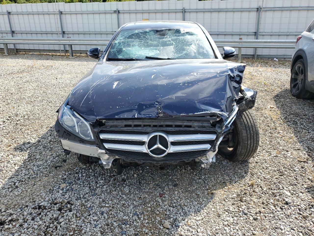 2018 Mercedes-benz E 300 Синий vin: WDDZF4JB6JA314881