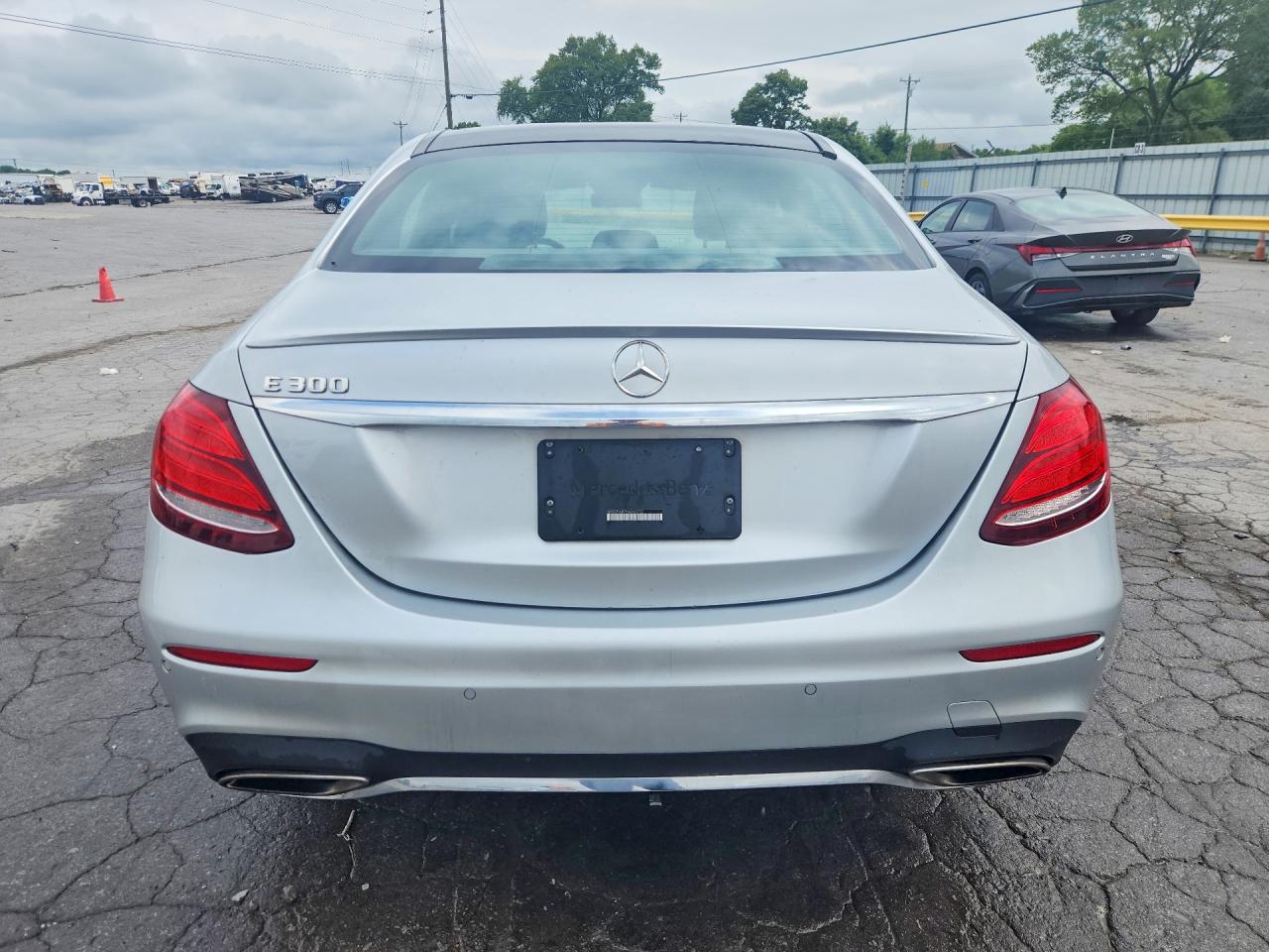 2017 Mercedes-benz E 300 Silver vin: WDDZF4JB7HA045722