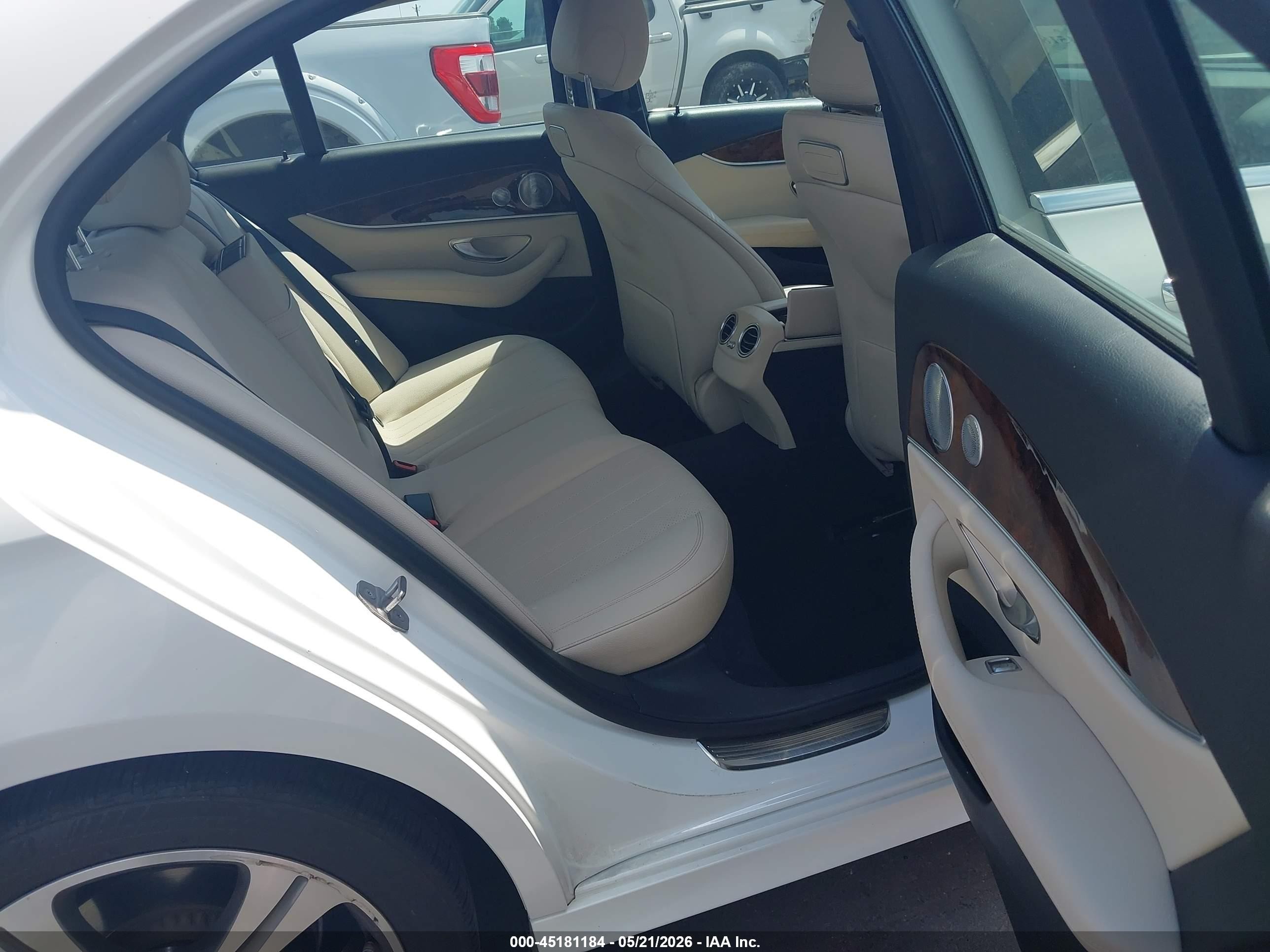 2018 Mercedes-benz E 300   Белый vin: WDDZF4JB7JA331785