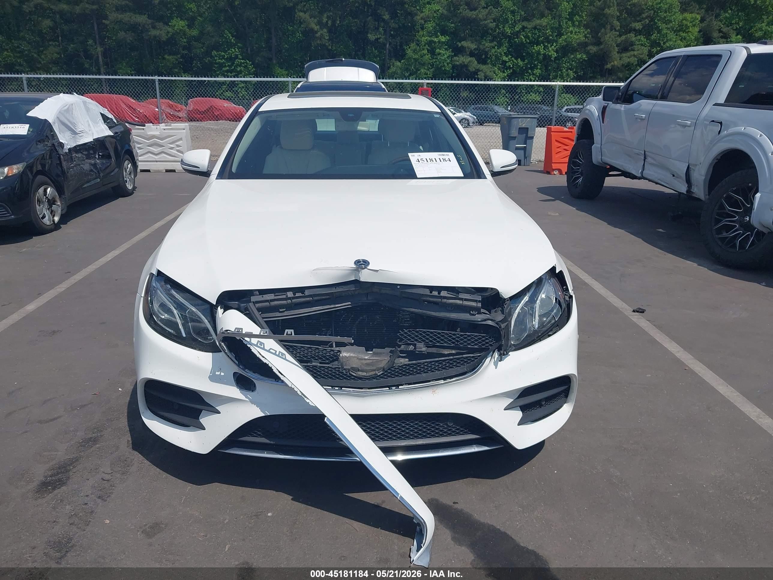 2018 Mercedes-benz E 300   Белый vin: WDDZF4JB7JA331785