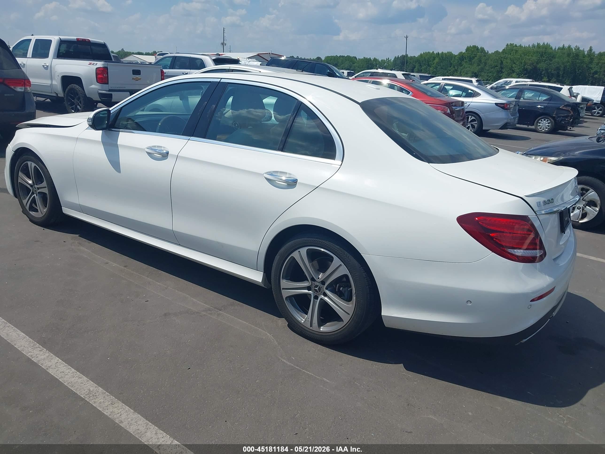 2018 Mercedes-benz E 300   Белый vin: WDDZF4JB7JA331785