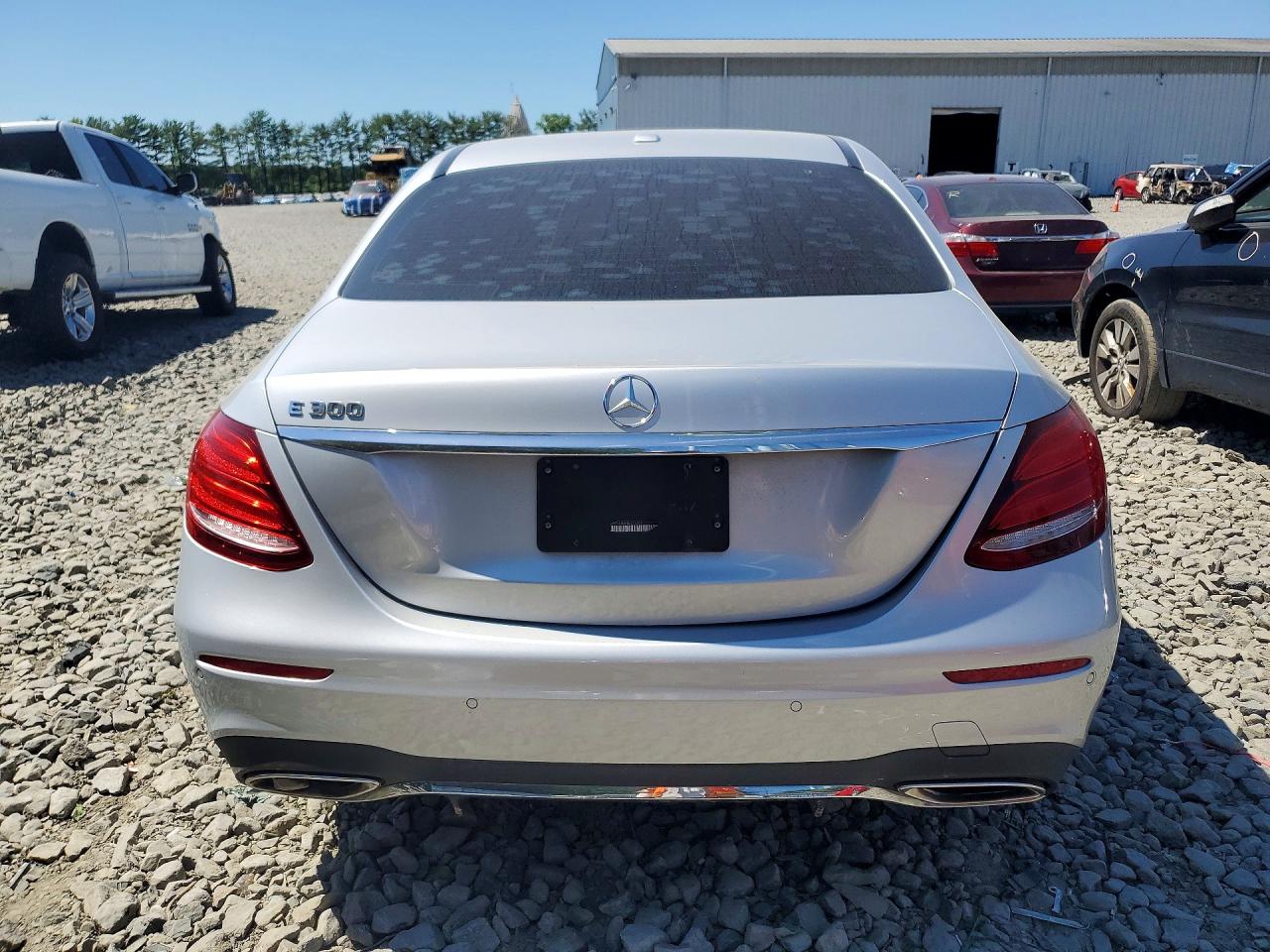 2017 Mercedes-benz E 300 Silver vin: WDDZF4JB8HA031201