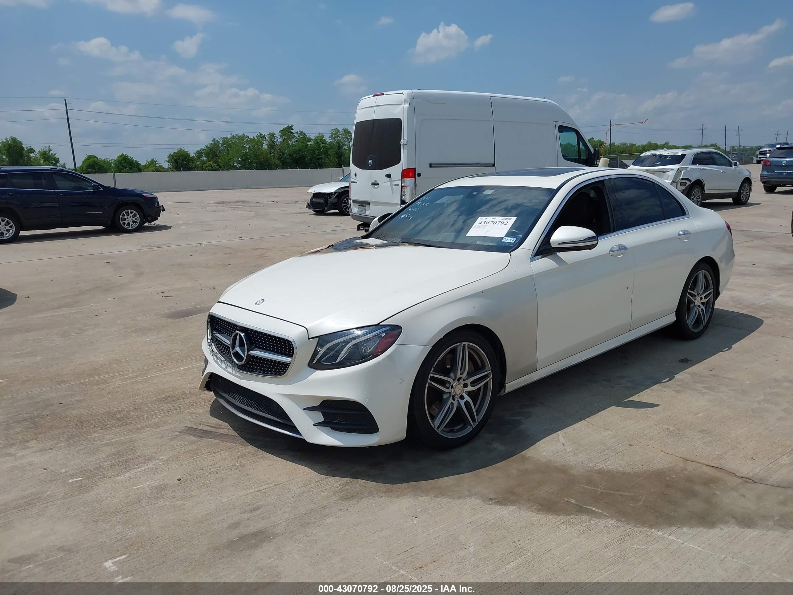 2017 Mercedes-benz E 300   Белый vin: WDDZF4JB9HA152738