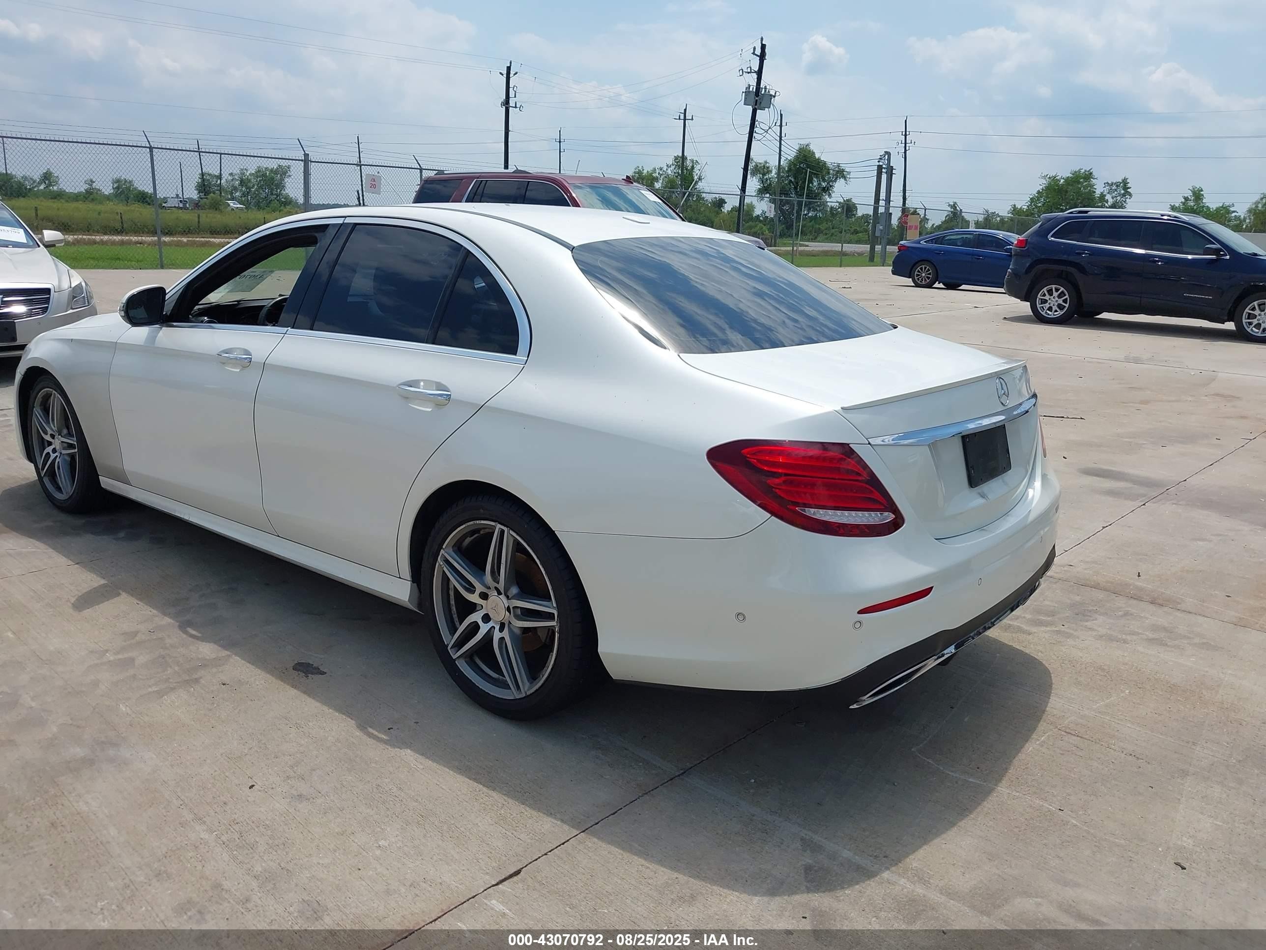 2017 Mercedes-benz E 300   Белый vin: WDDZF4JB9HA152738