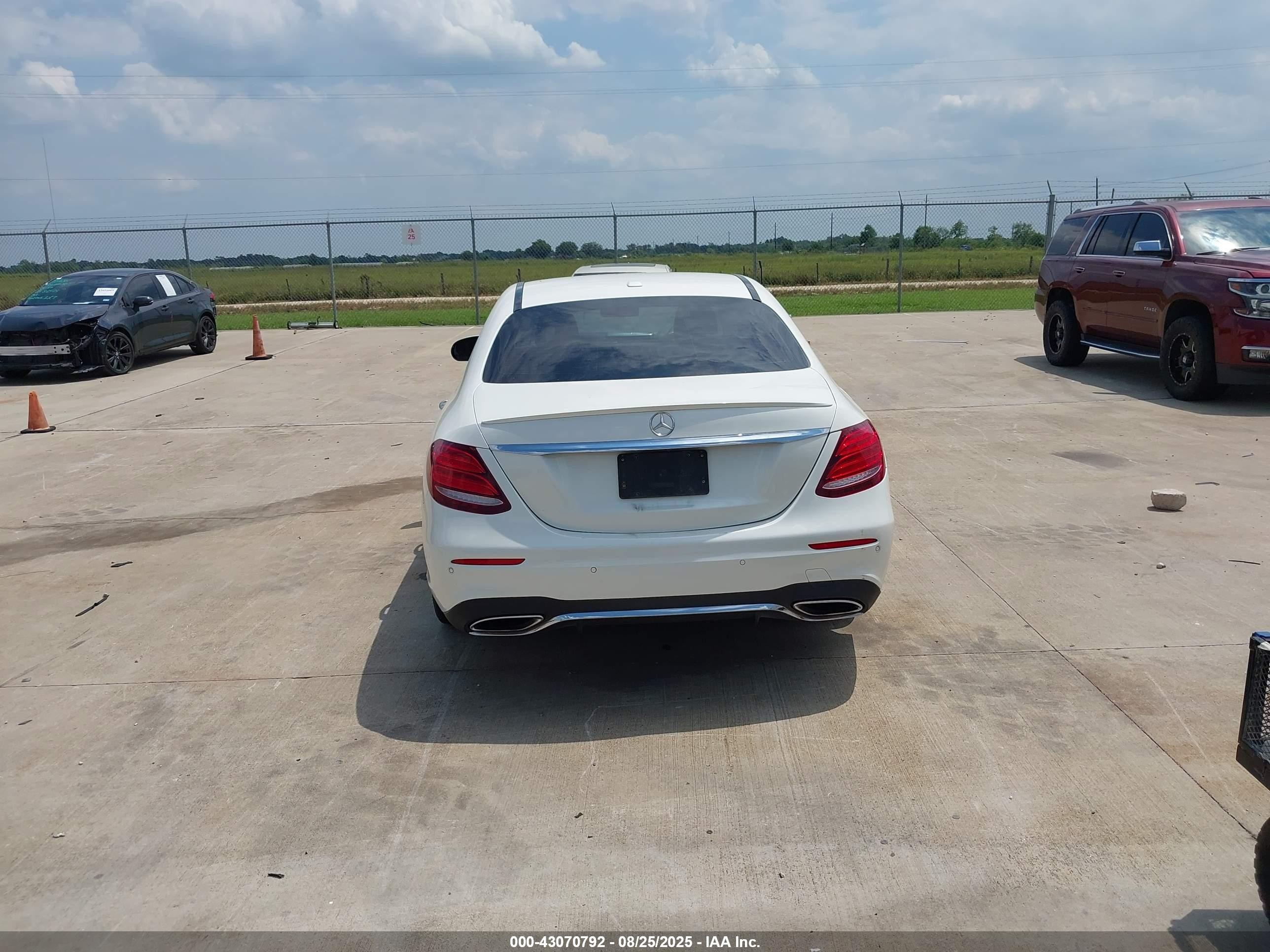 2017 Mercedes-benz E 300   Белый vin: WDDZF4JB9HA152738