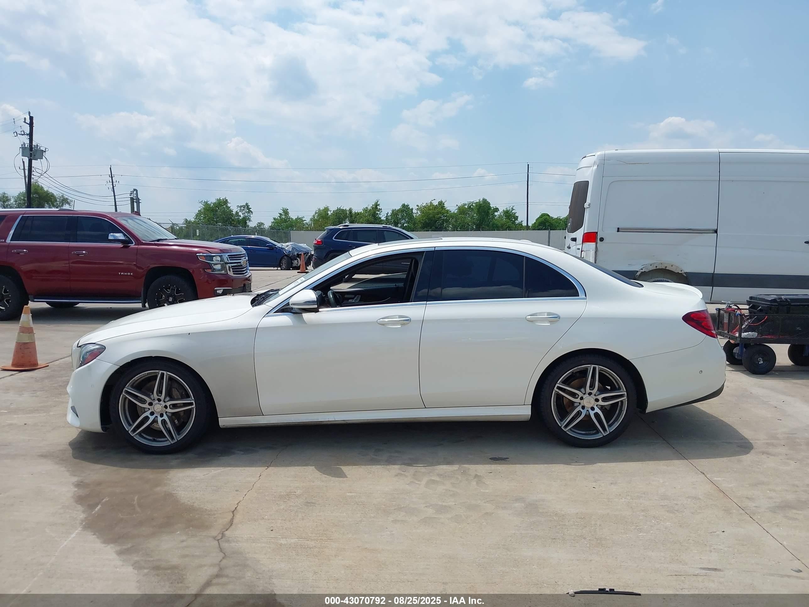2017 Mercedes-benz E 300   Белый vin: WDDZF4JB9HA152738