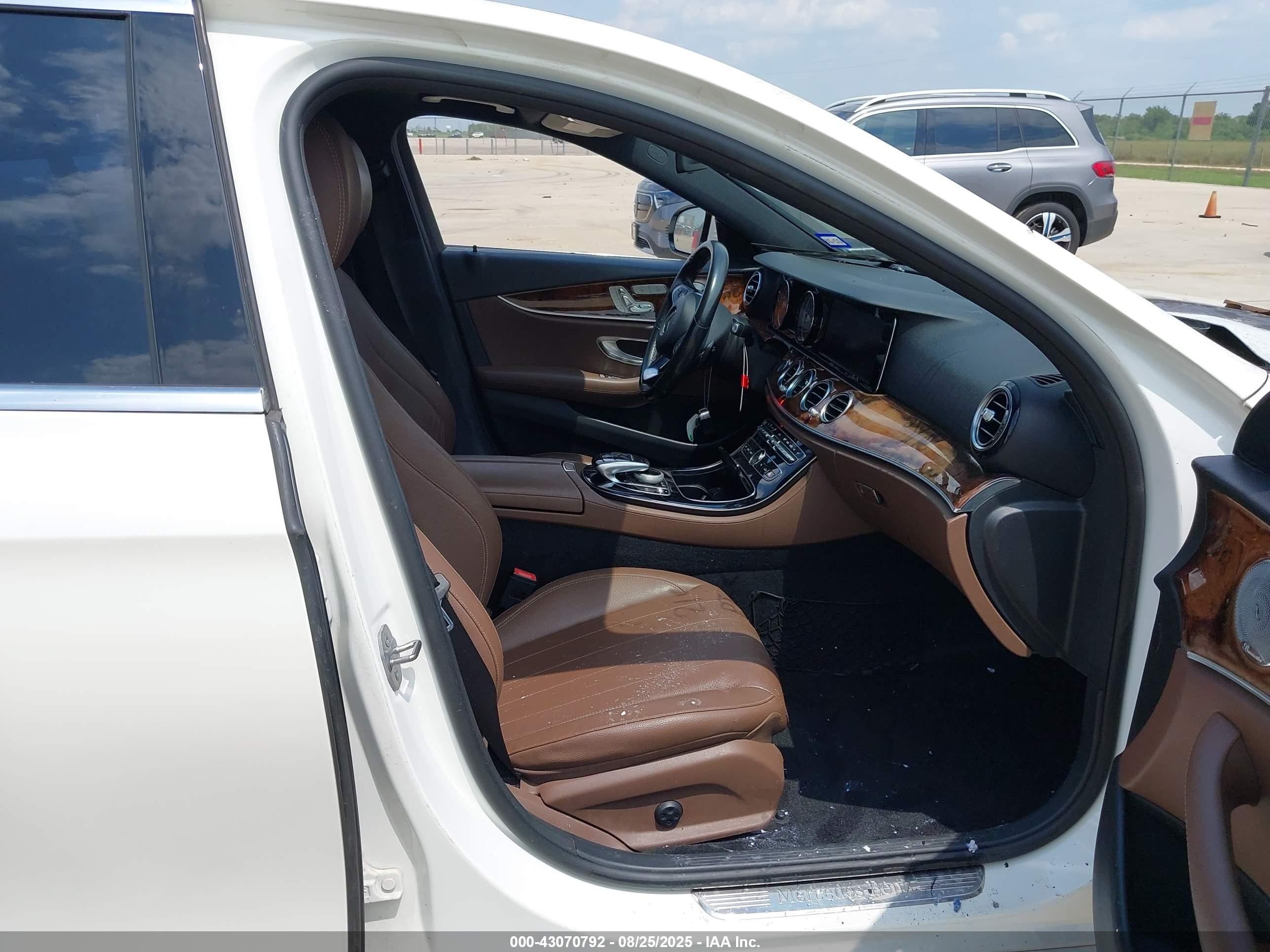 2017 Mercedes-benz E 300   Белый vin: WDDZF4JB9HA152738