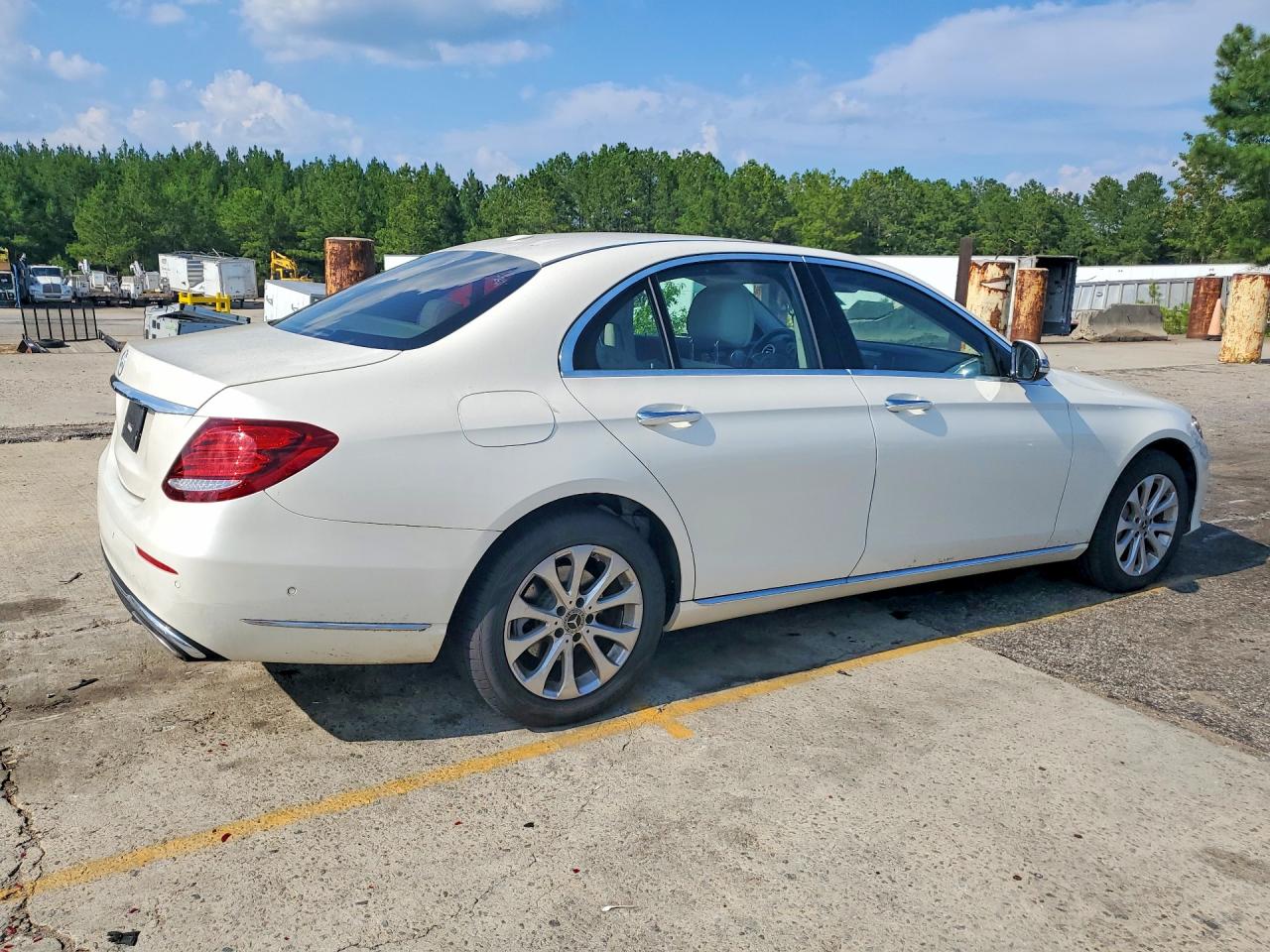 2017 Mercedes-benz E 300 White vin: WDDZF4JB9HA280400