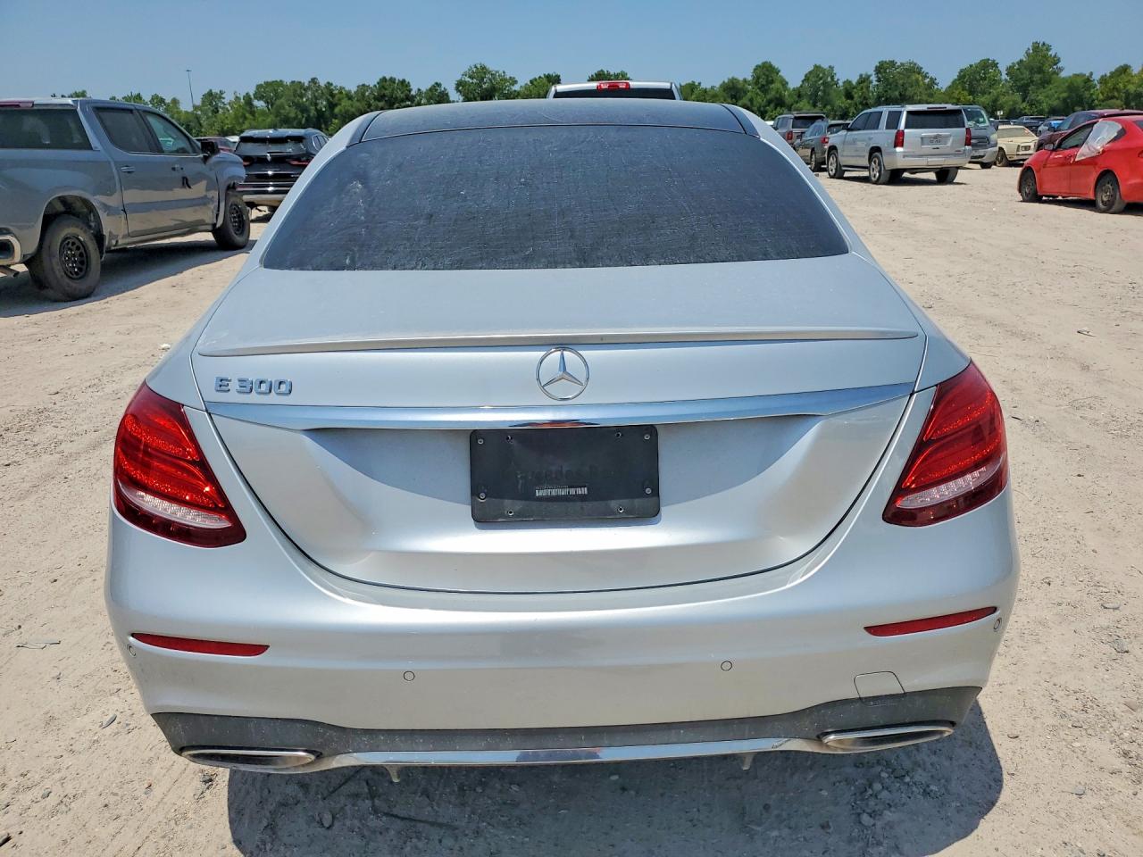 2018 Mercedes-benz E 300 Silver vin: WDDZF4JB9JA354386