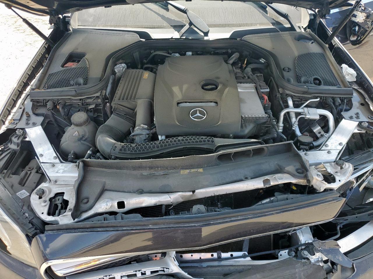 2018 Mercedes-benz E 300 Blue vin: WDDZF4JB9JA445402