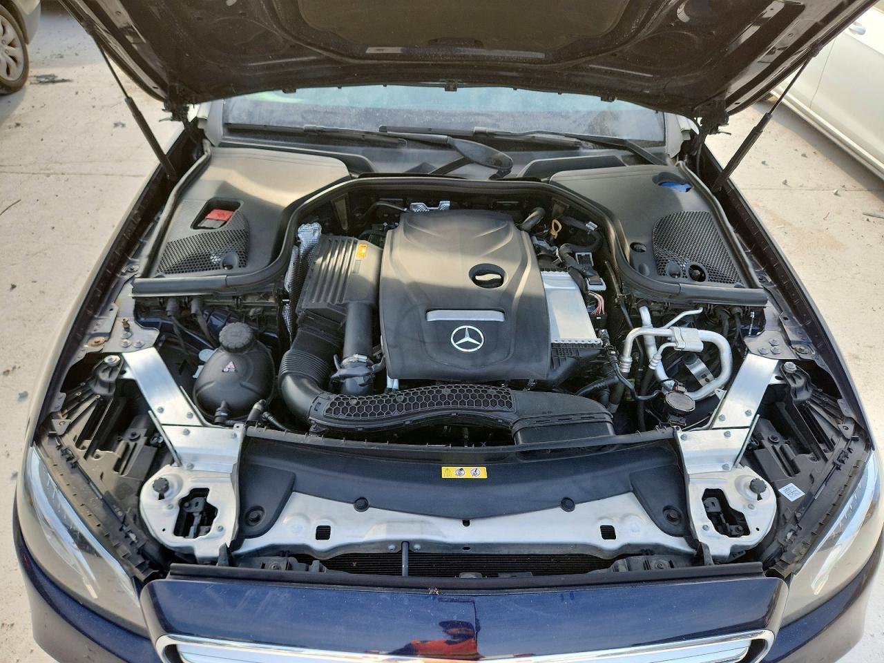 2019 Mercedes-benz E 300 Blue vin: WDDZF4JBXKA609516