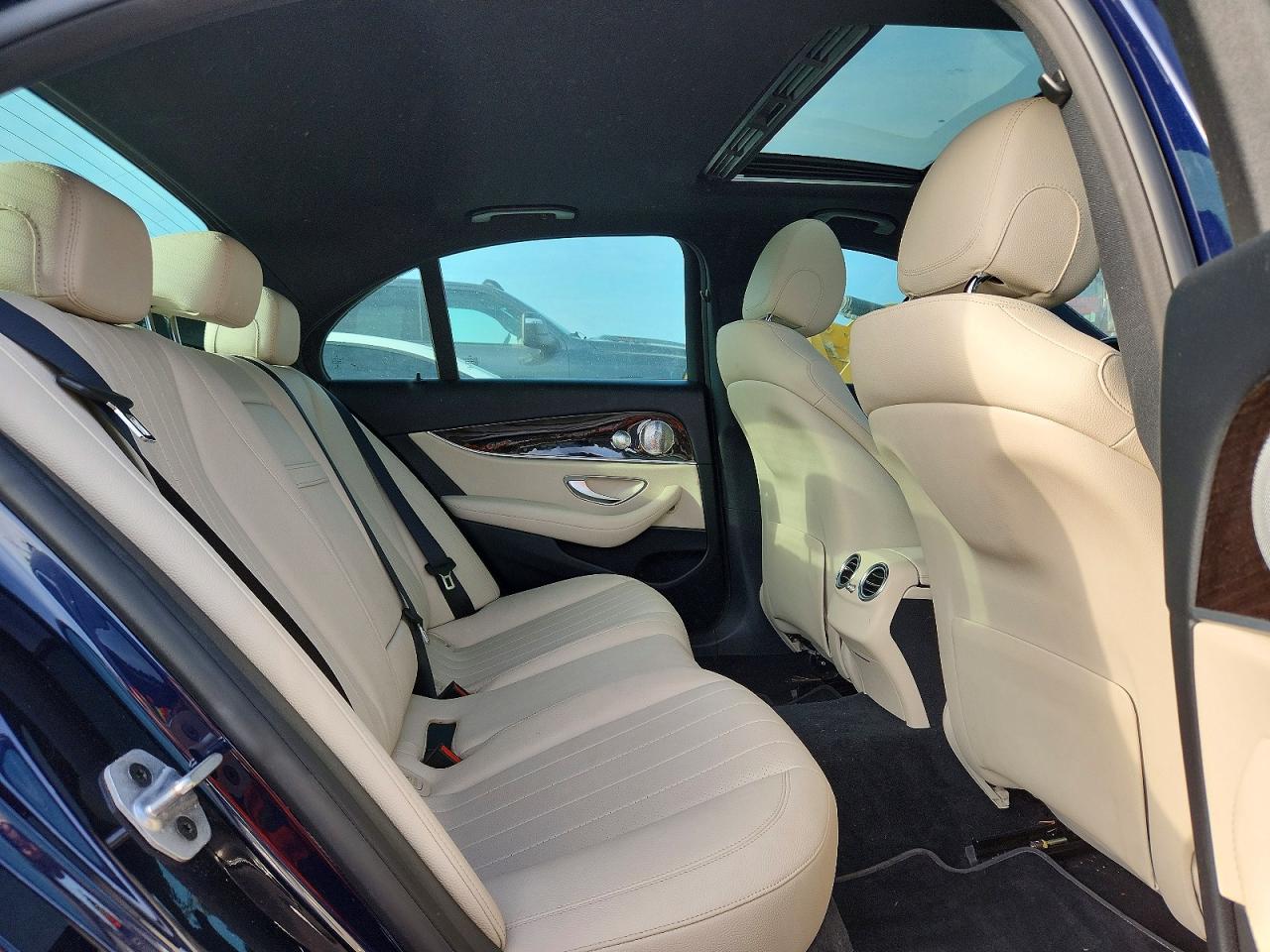2019 Mercedes-benz E 300 Blue vin: WDDZF4JBXKA609516