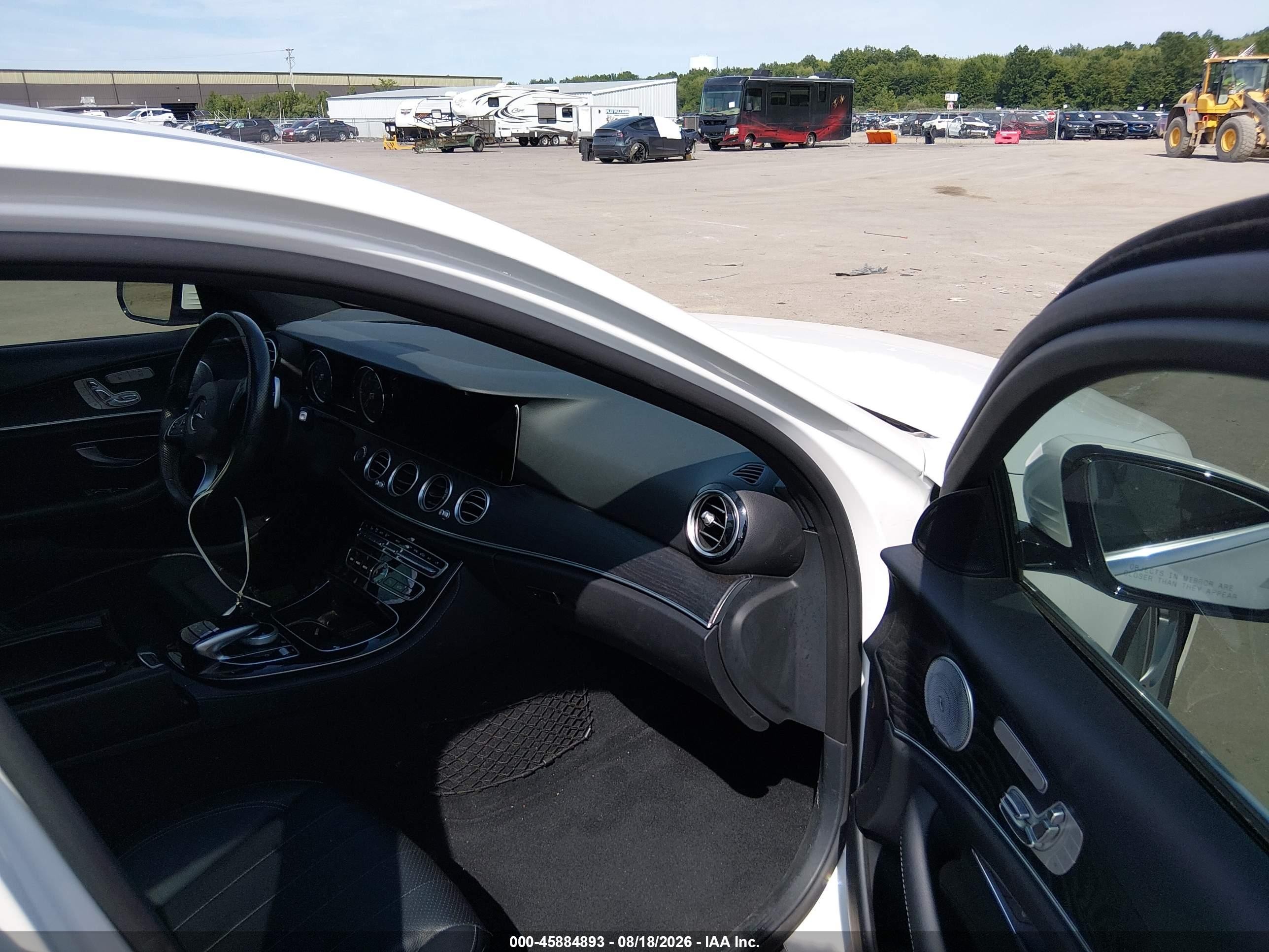 2017 Mercedes-benz E 300 4matic Белый vin: WDDZF4KB0HA172942