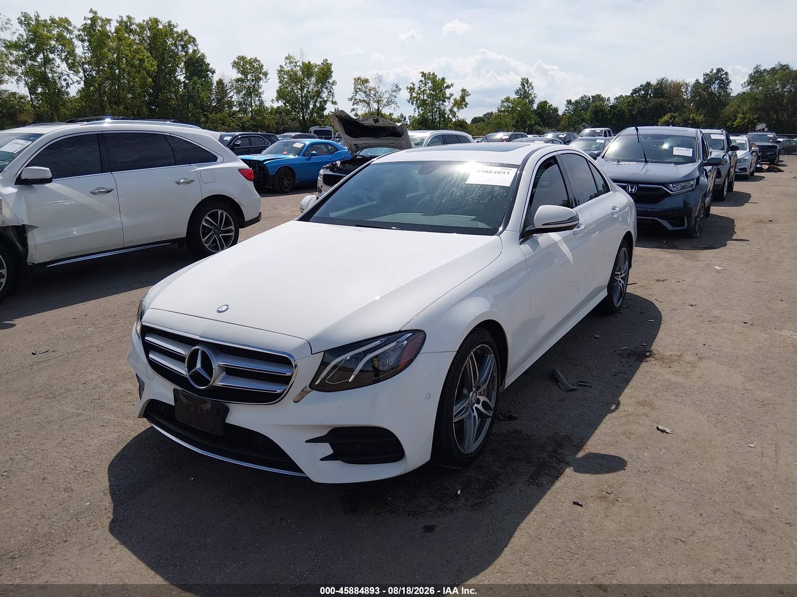 2017 Mercedes-benz E 300 4matic Белый vin: WDDZF4KB0HA172942
