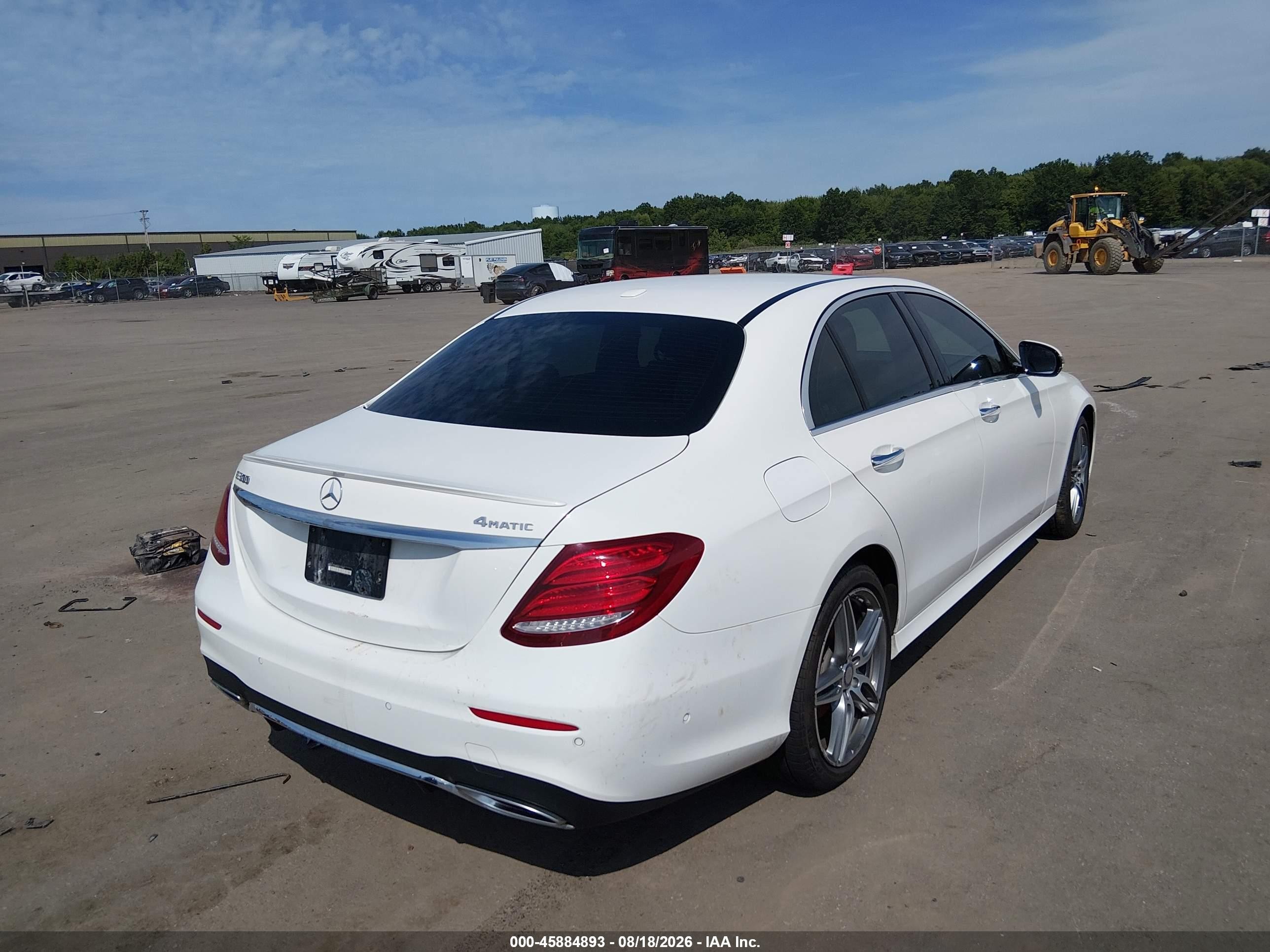 2017 Mercedes-benz E 300 4matic Белый vin: WDDZF4KB0HA172942