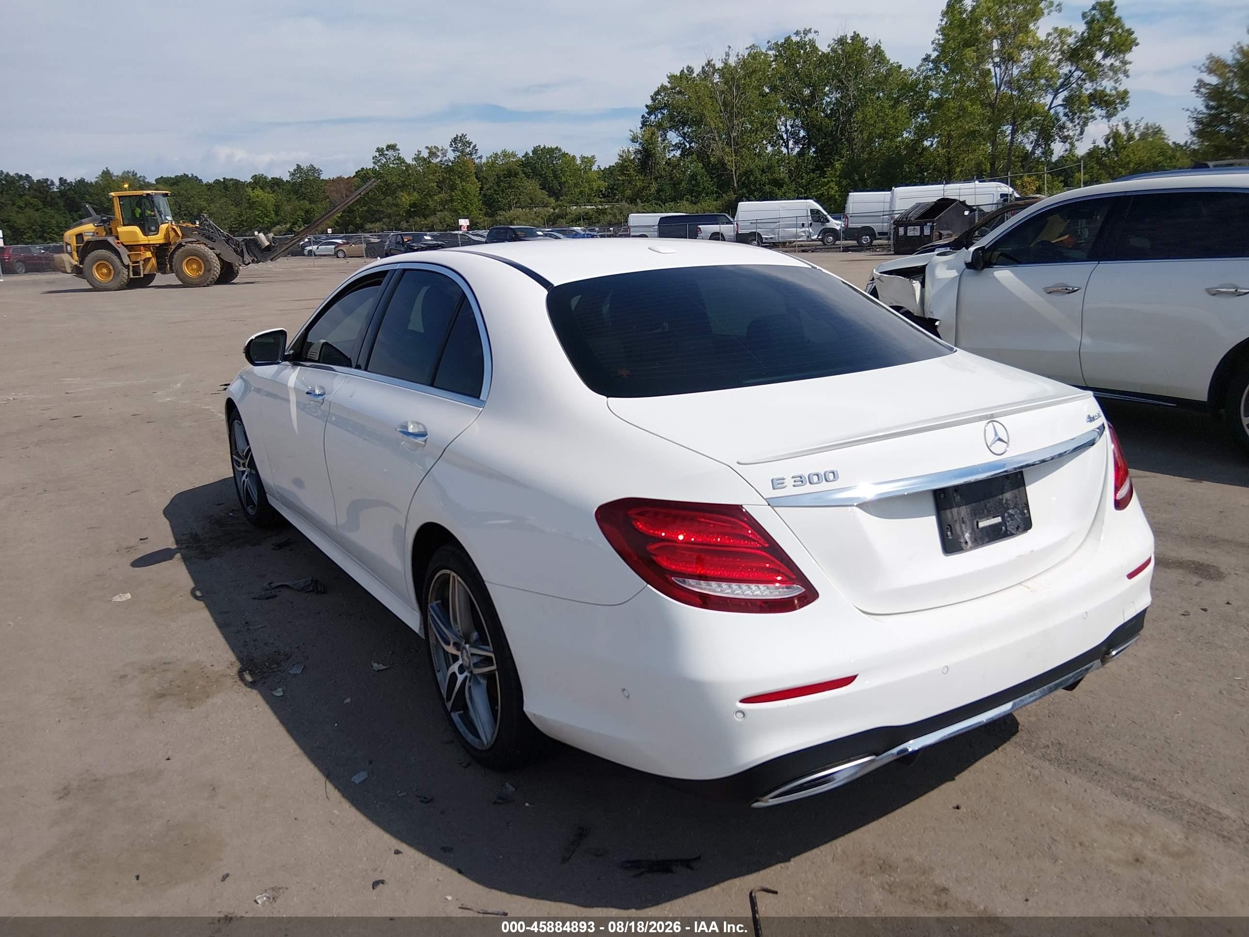 2017 Mercedes-benz E 300 4matic Белый vin: WDDZF4KB0HA172942