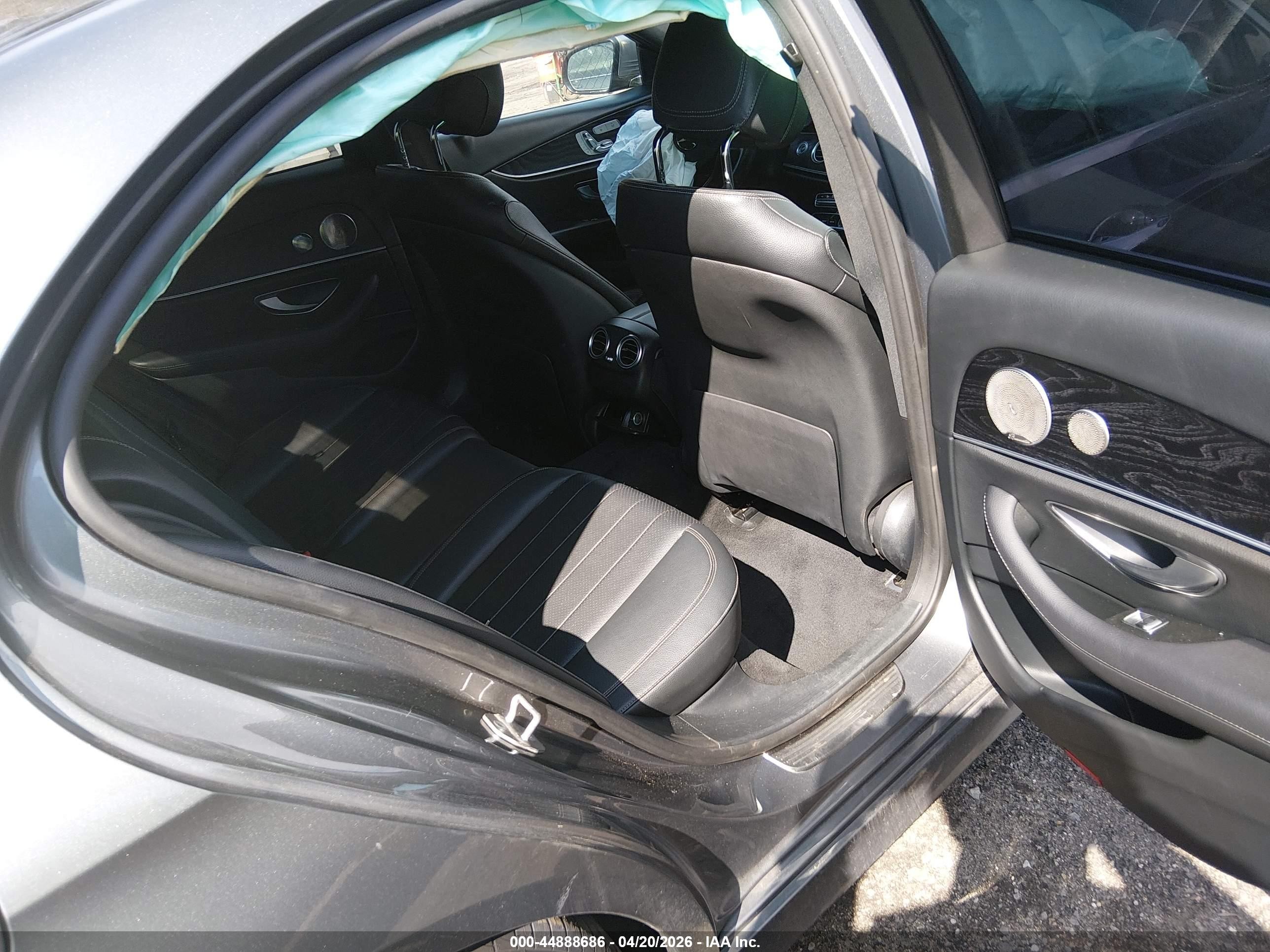 2017 Mercedes-benz E 300 4matic Серый vin: WDDZF4KB3HA219705