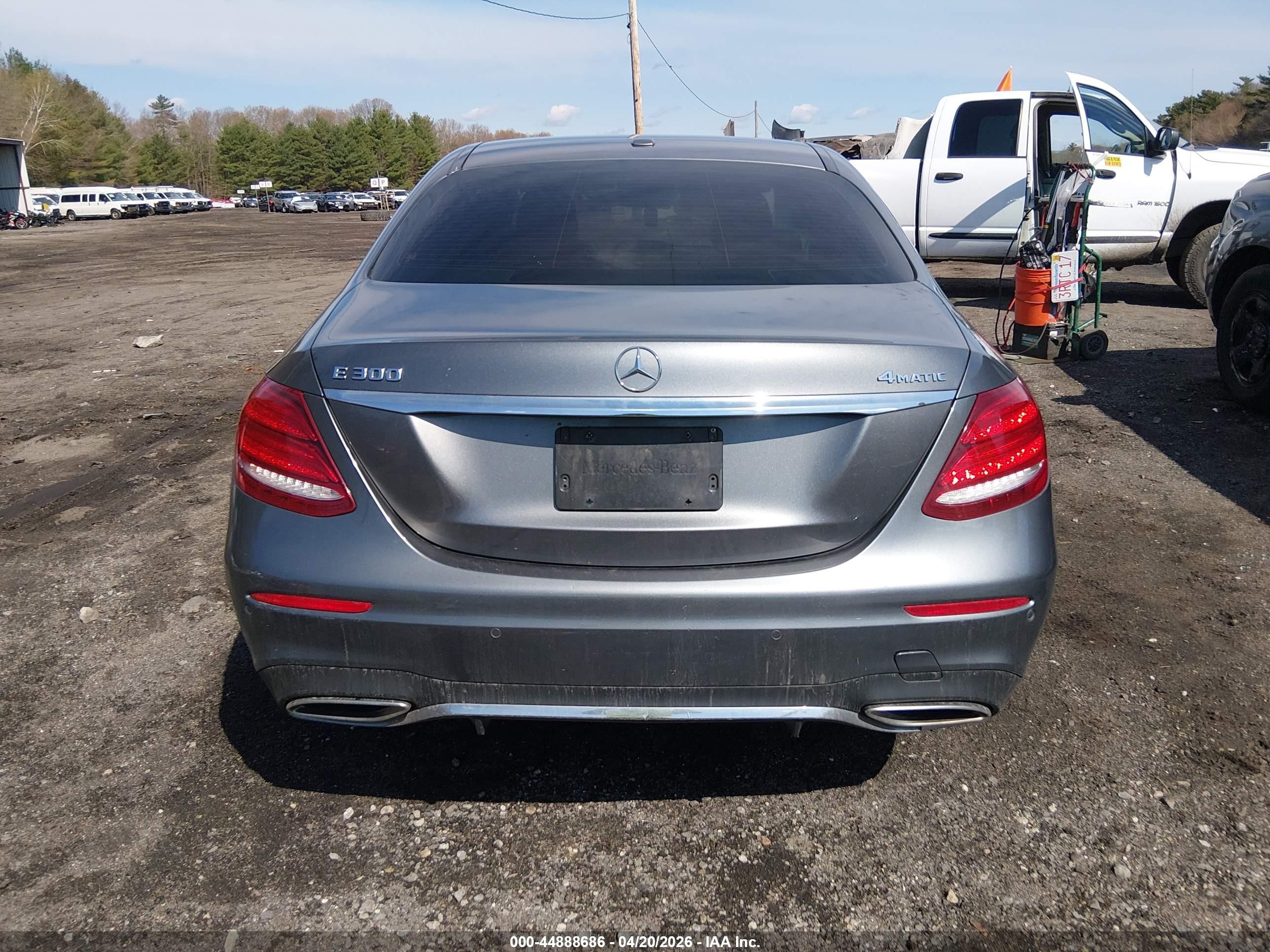 2017 Mercedes-benz E 300 4matic Серый vin: WDDZF4KB3HA219705