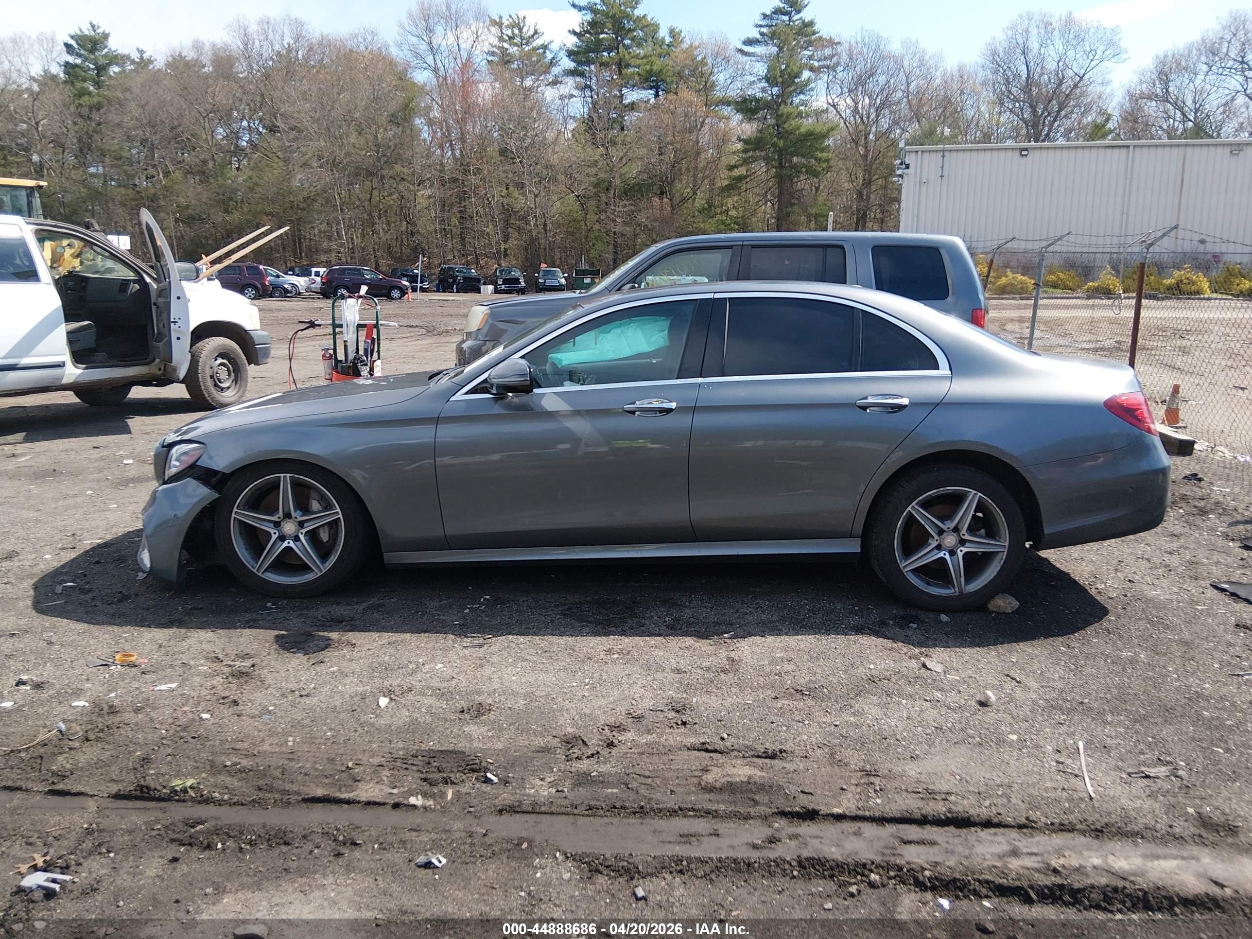 2017 Mercedes-benz E 300 4matic Серый vin: WDDZF4KB3HA219705